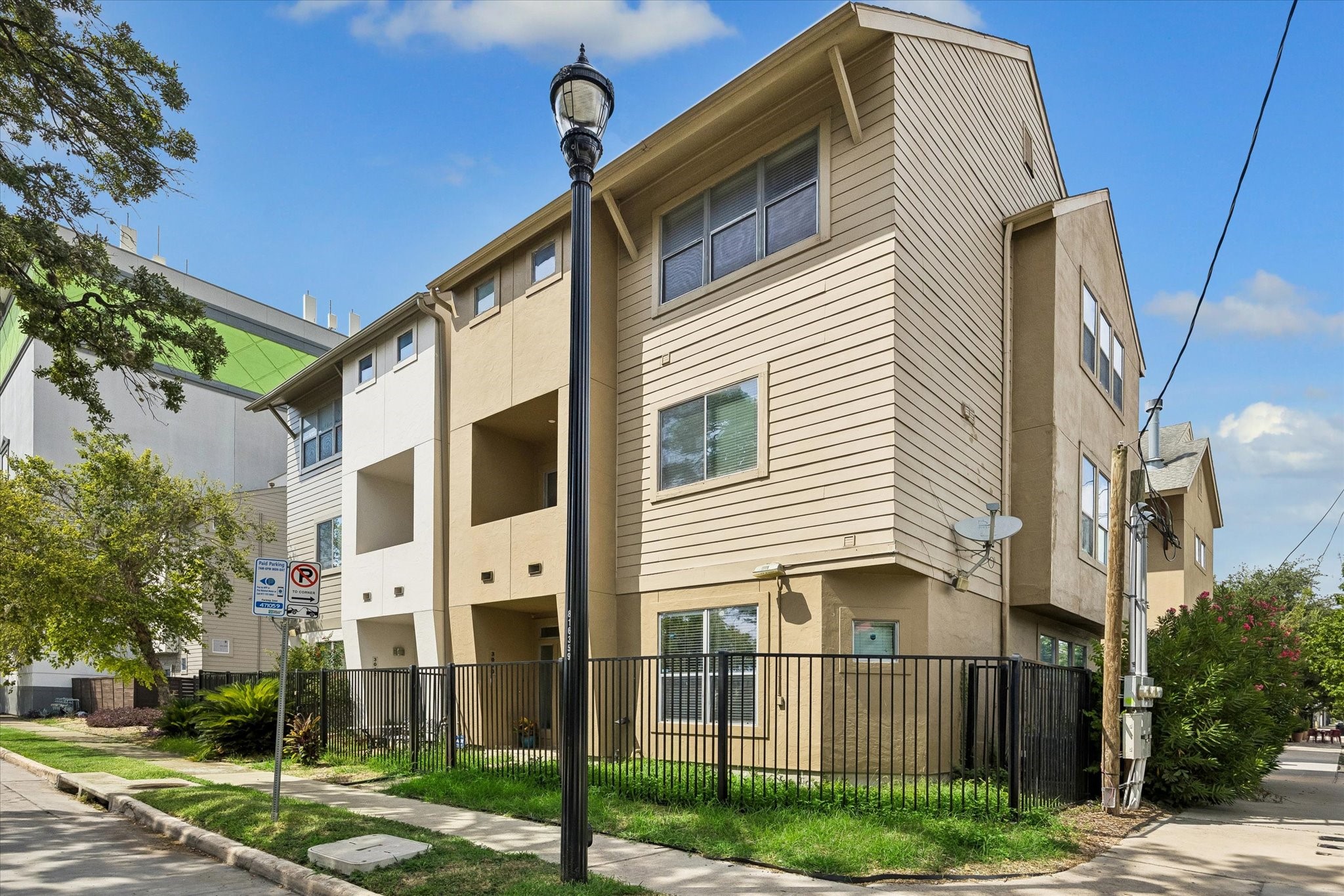 Listing photo 3