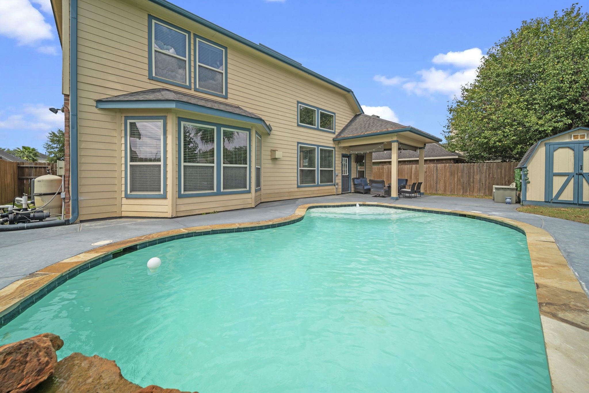 Listing photo 2