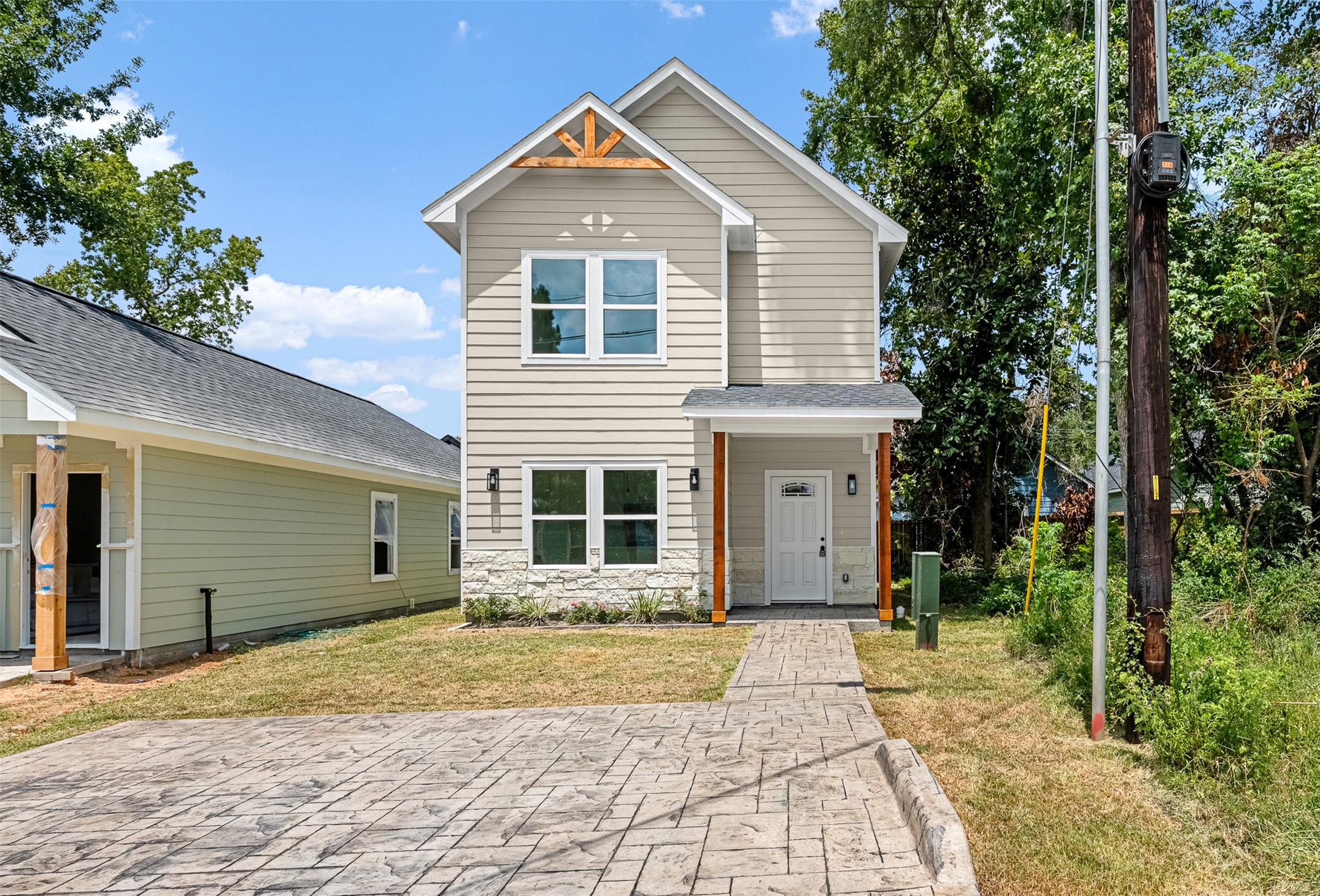 Listing photo 1