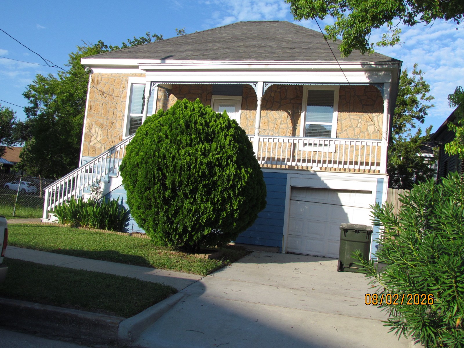Listing photo 1