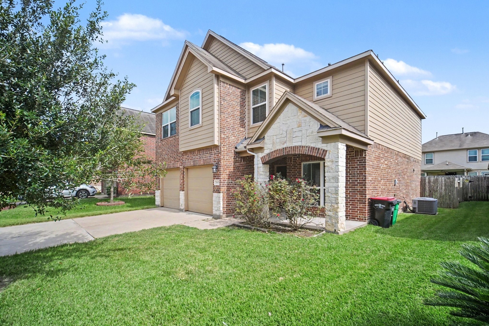 Listing photo 2