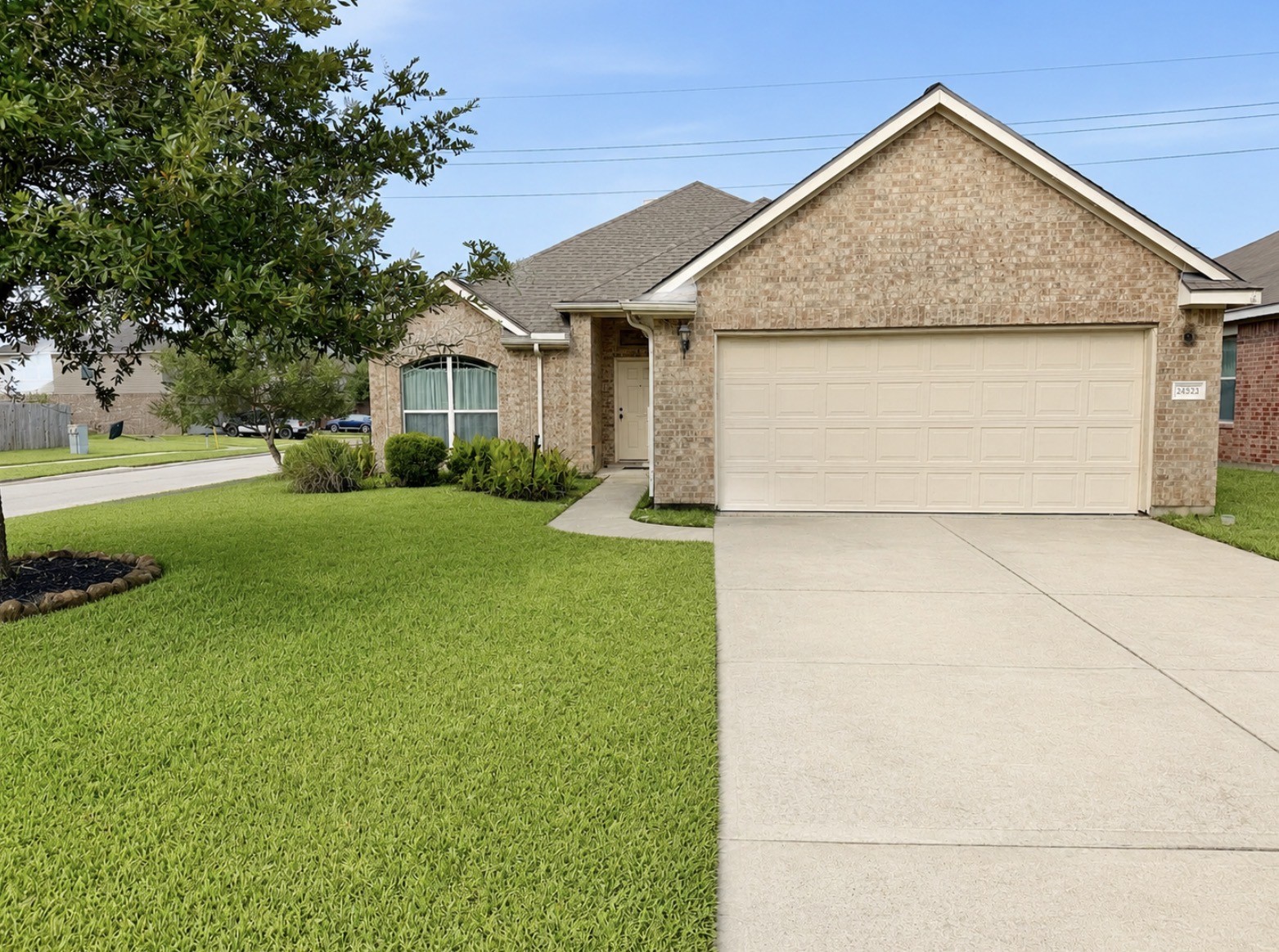 Listing photo 1
