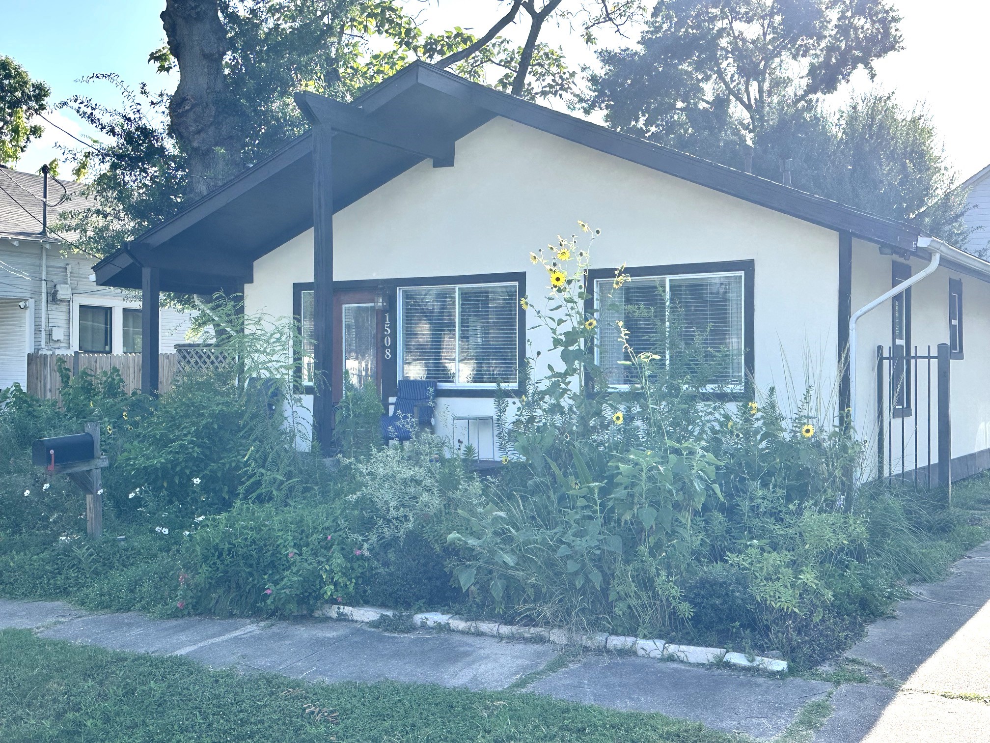 Listing photo 2