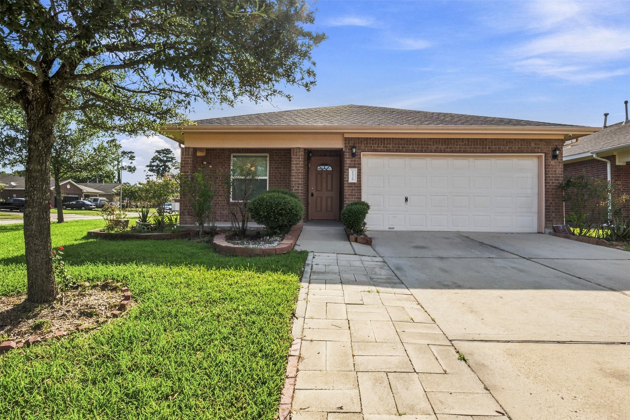 Listing photo 1