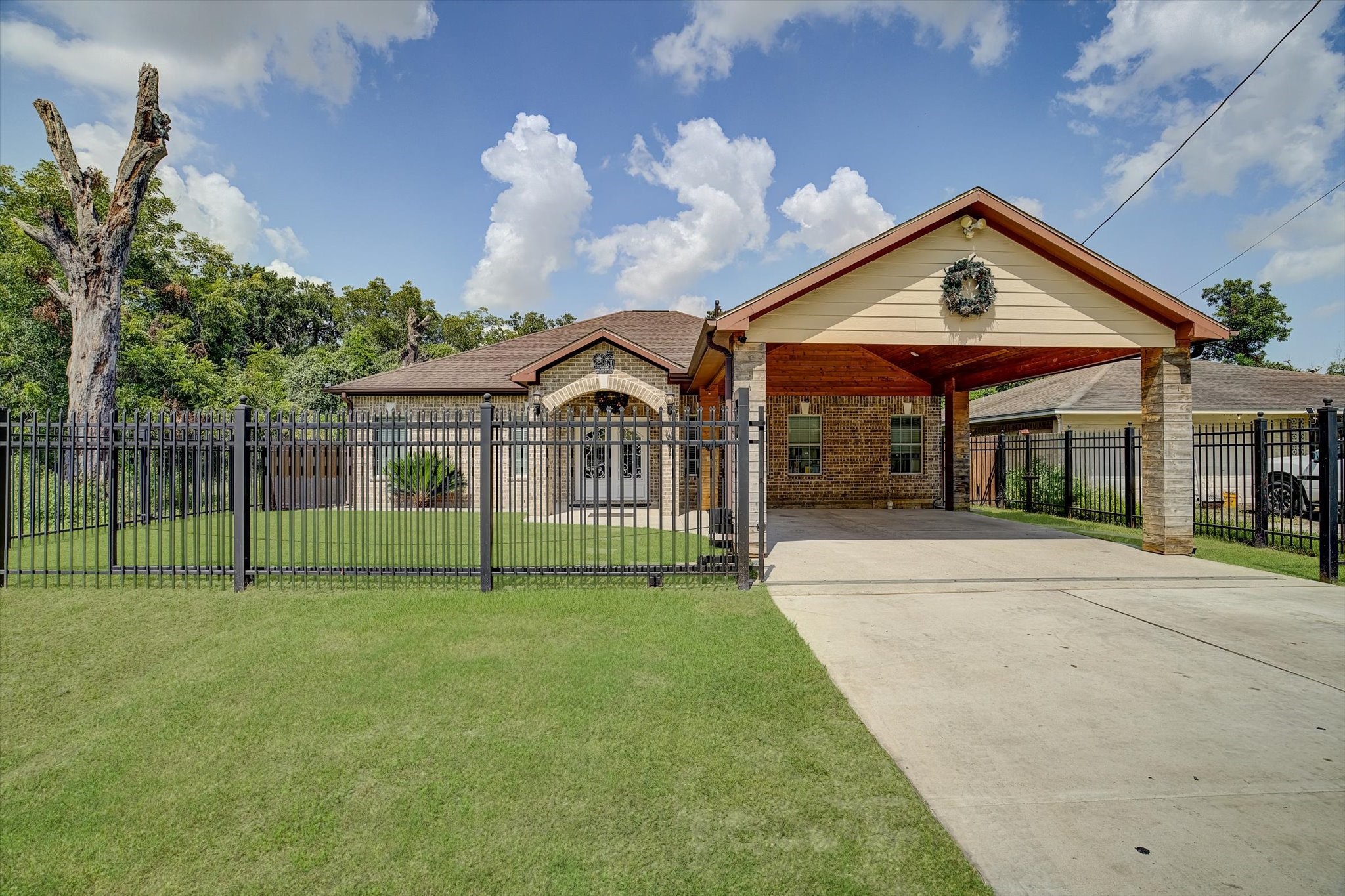 Listing photo 1