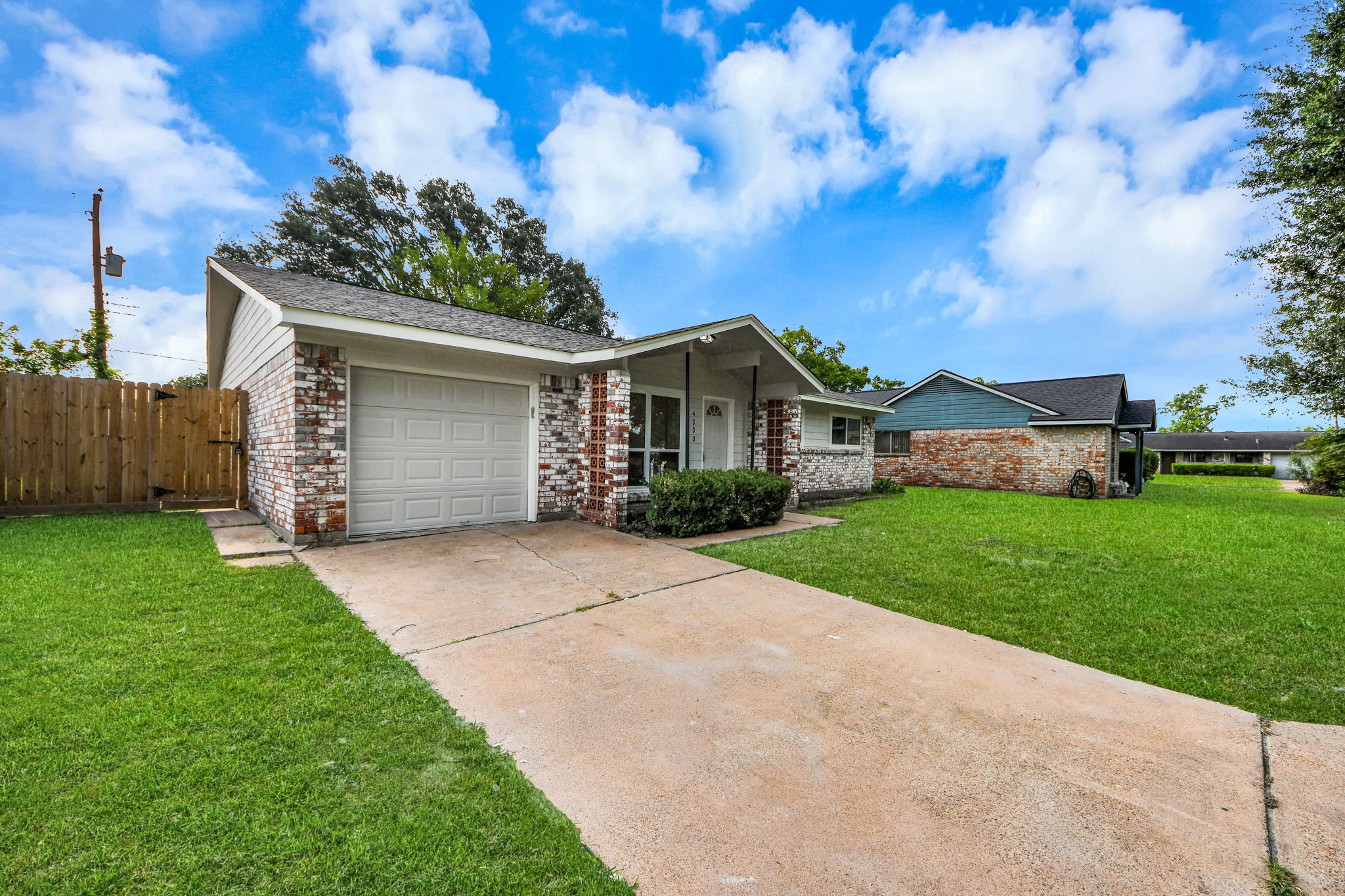 Listing photo 1