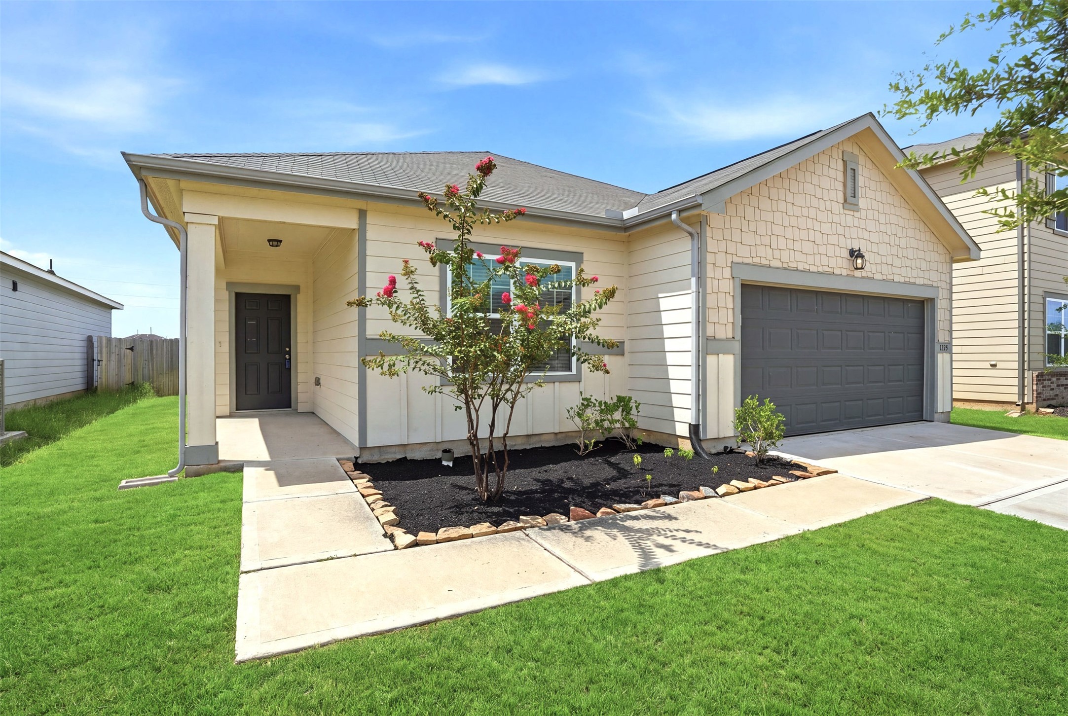 Listing photo 1