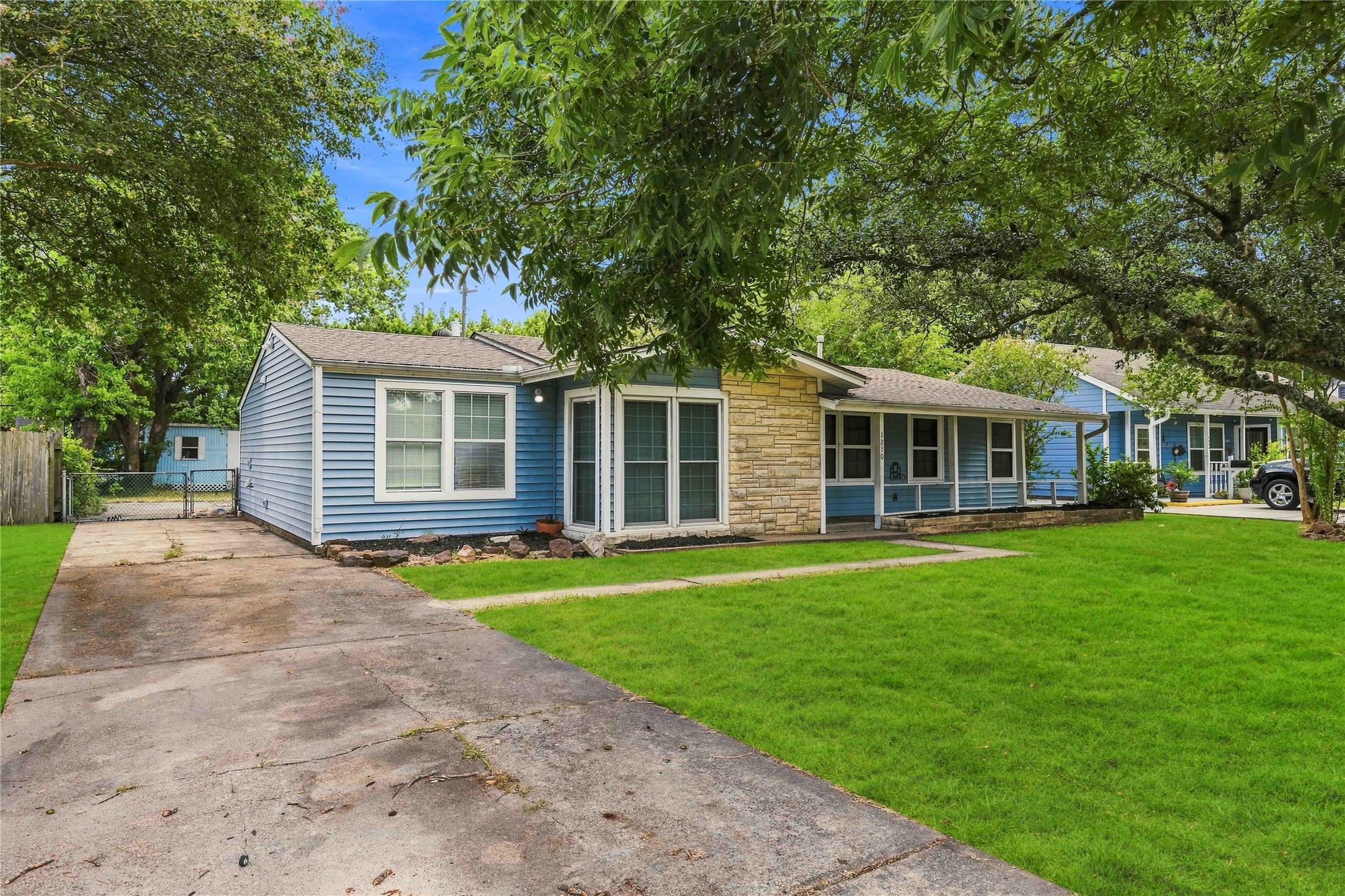 Listing photo 1