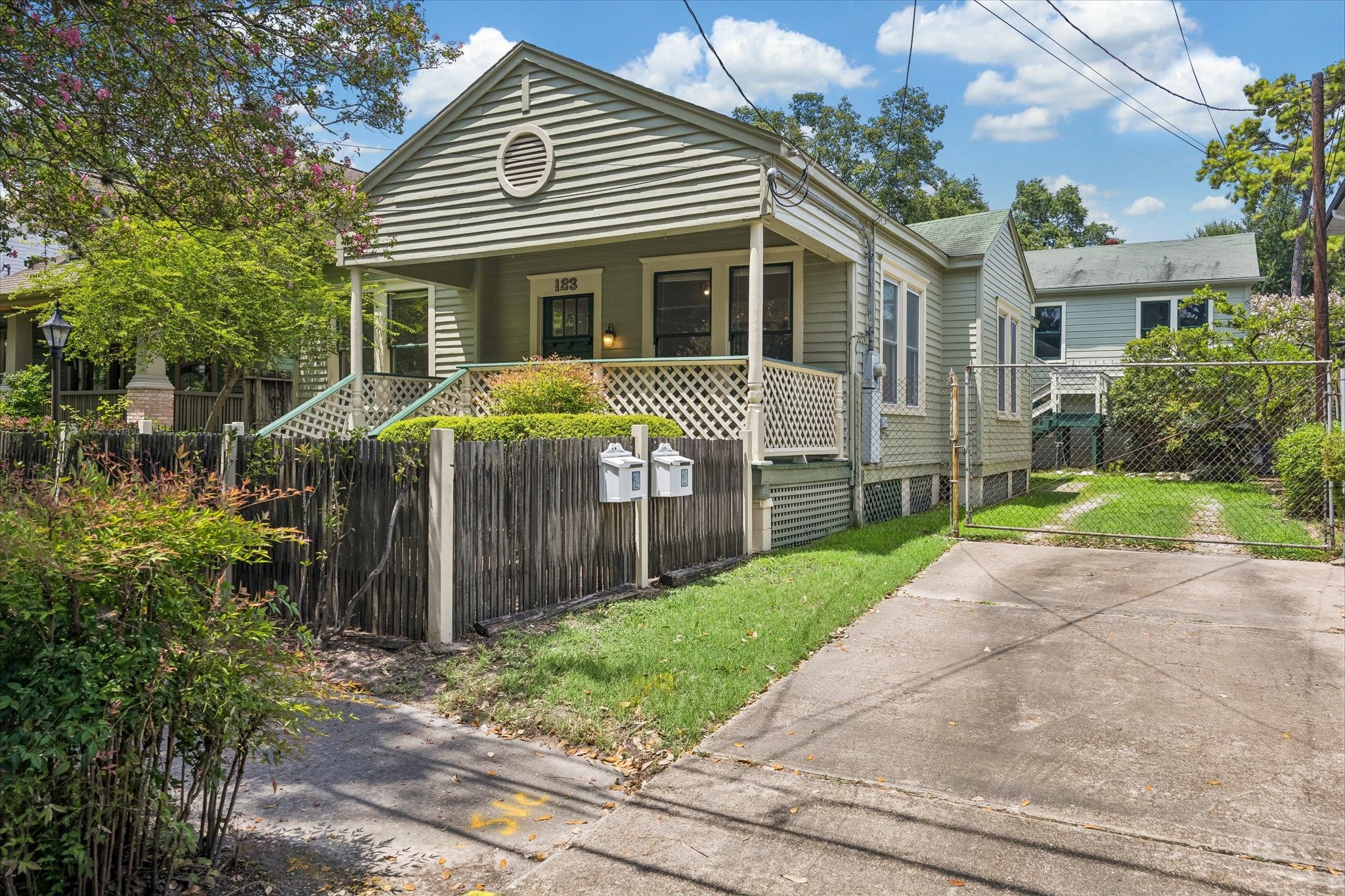 Listing photo 3