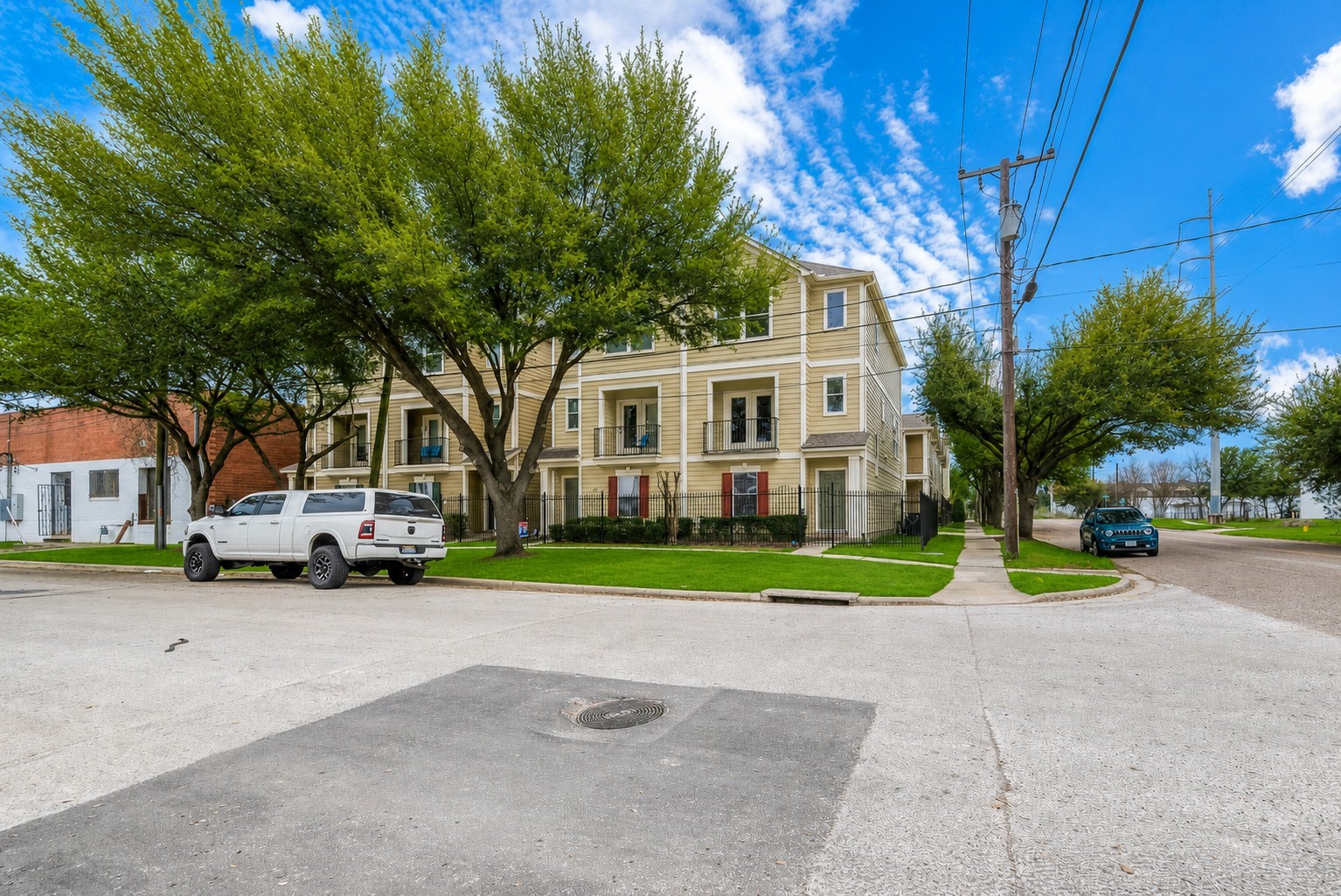 Listing photo 2