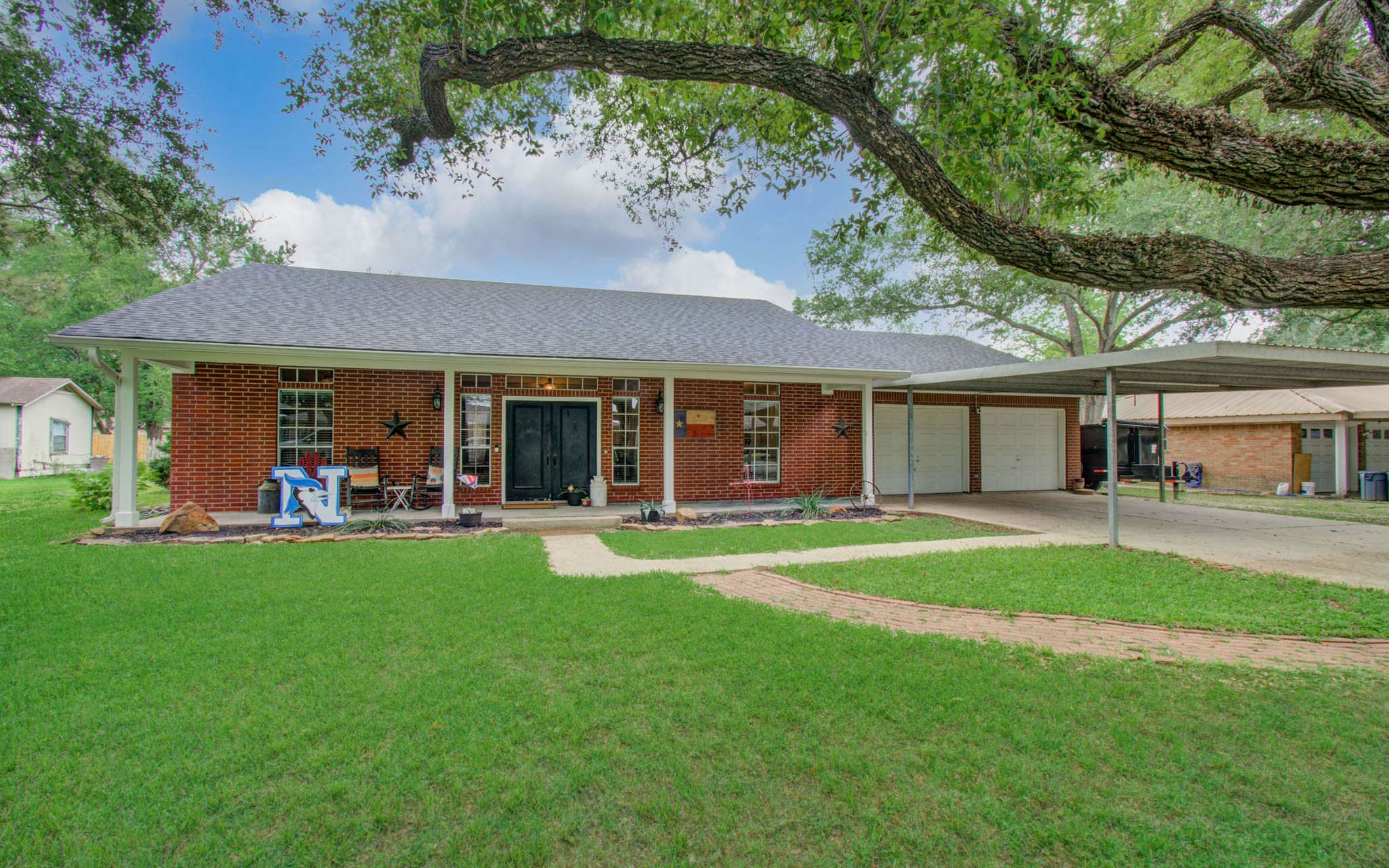 Listing photo 3