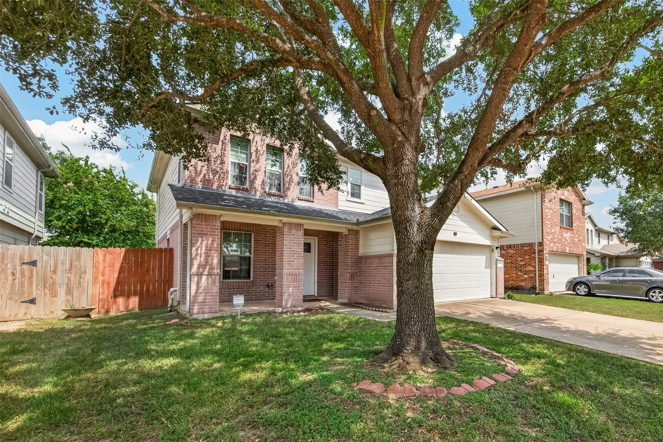 Listing photo 2