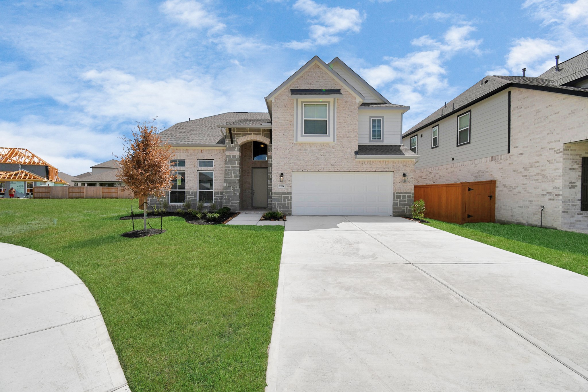 Listing photo 2