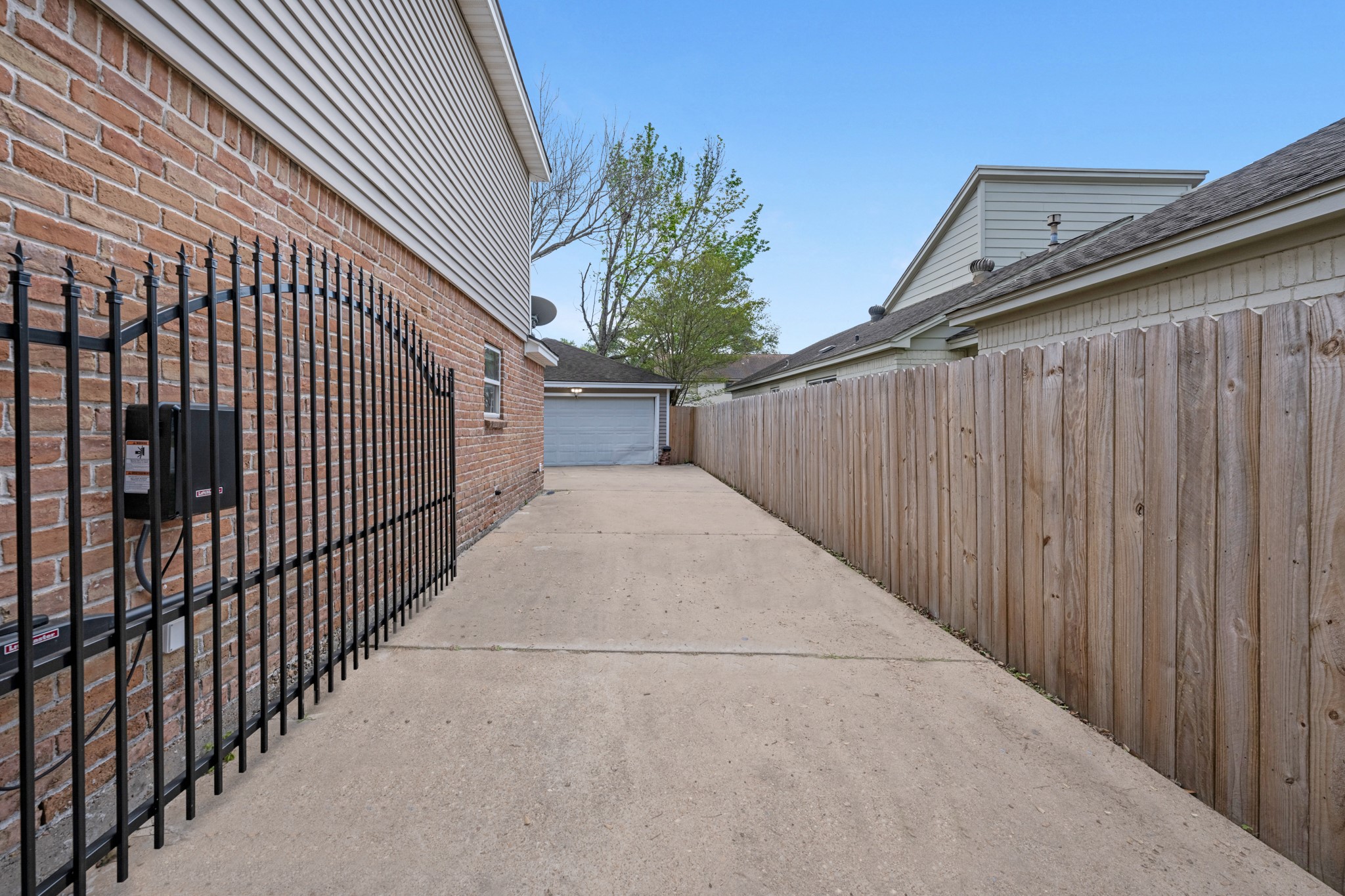Listing photo 3