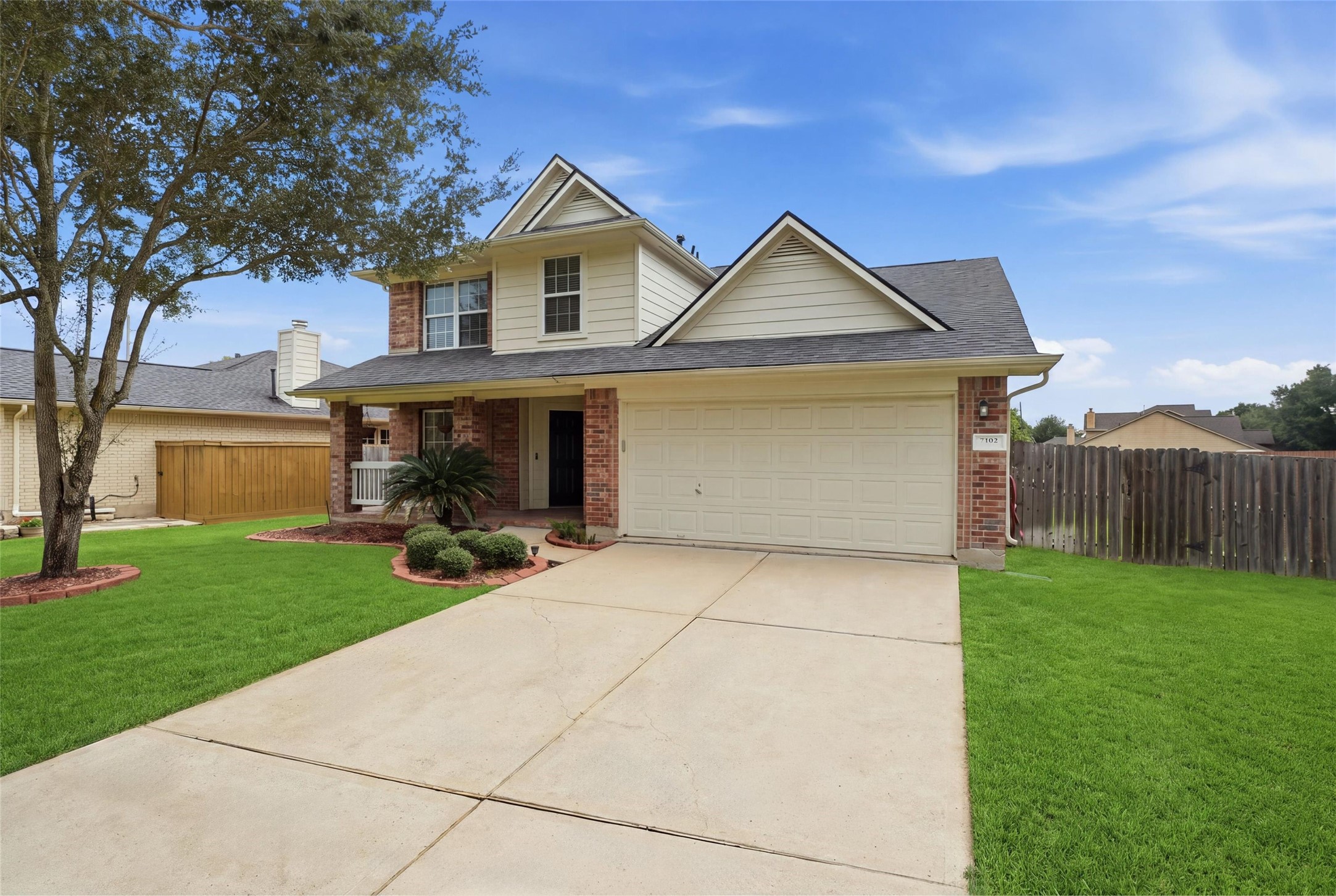 Listing photo 2