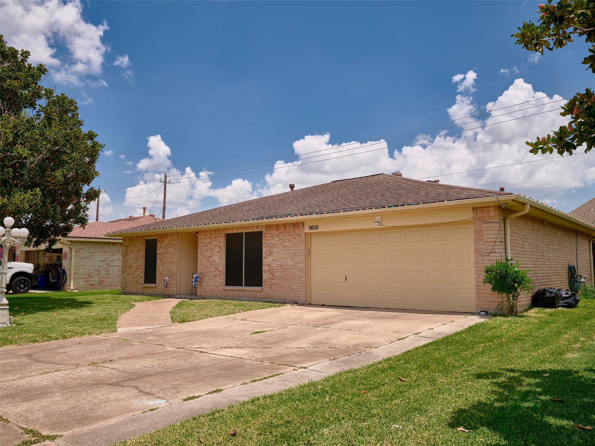 Listing photo 2