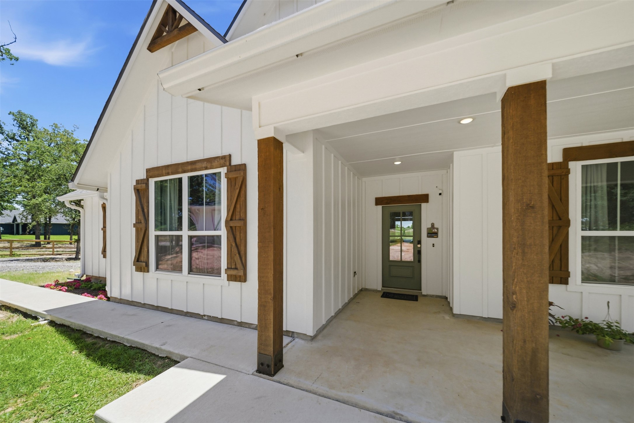 Listing photo 4