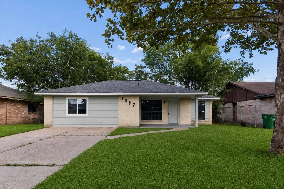 Listing photo 1