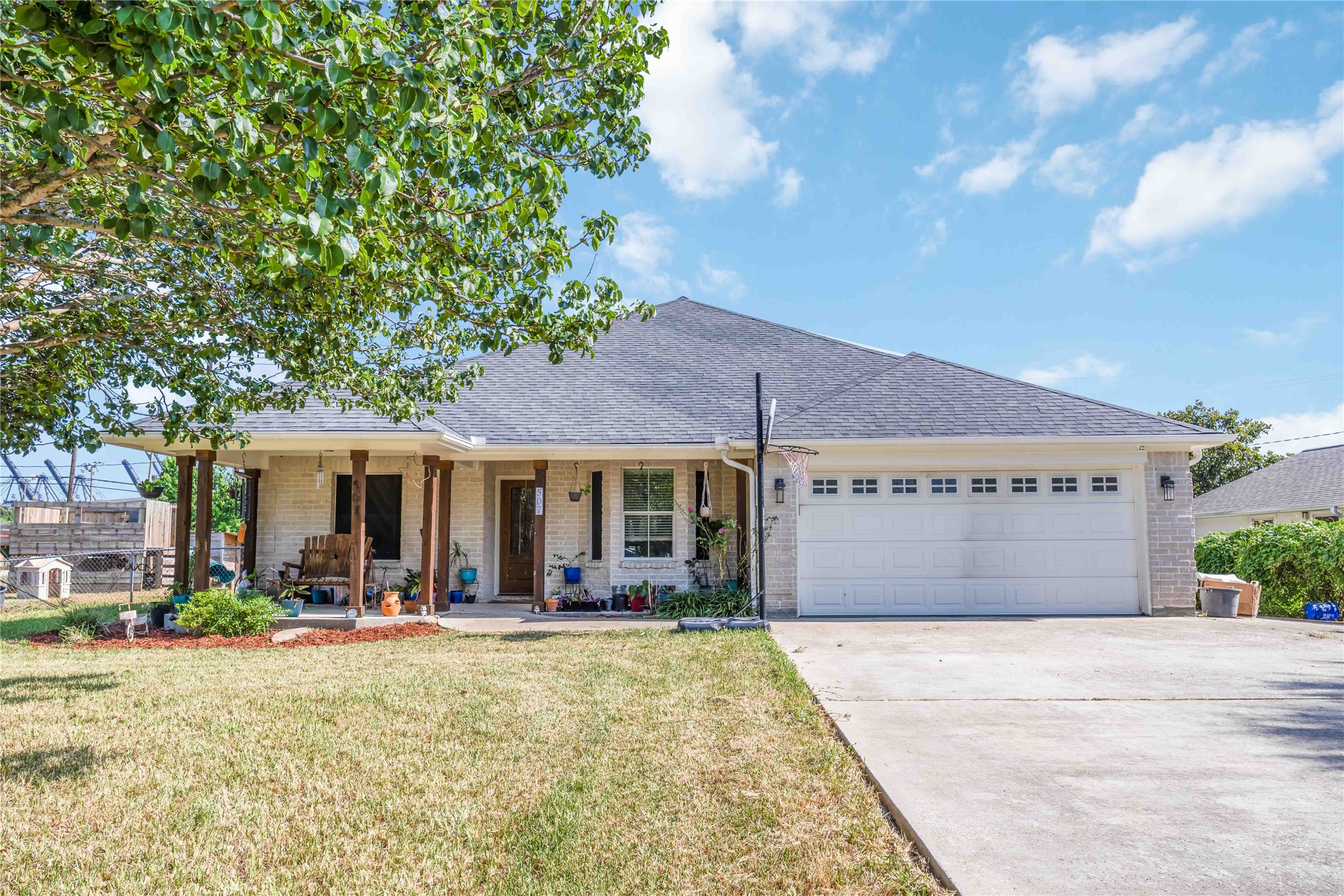 Listing photo 1