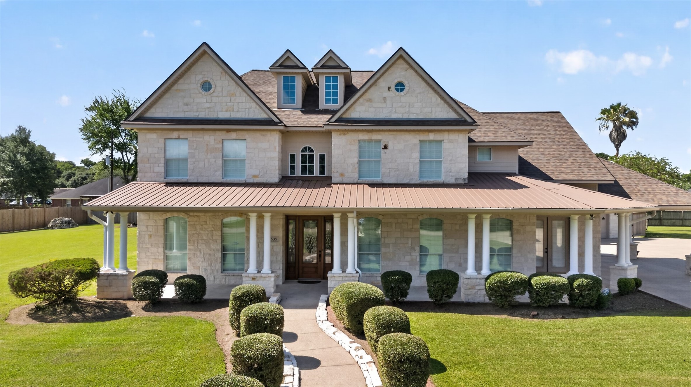 Listing photo 1