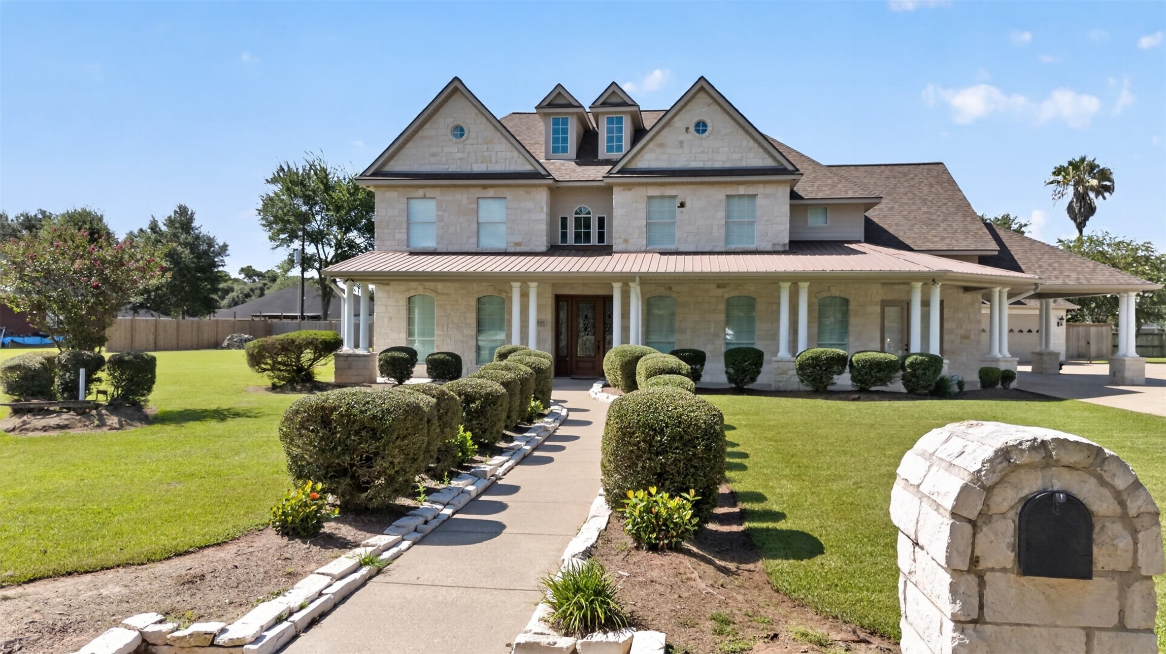 Listing photo 2
