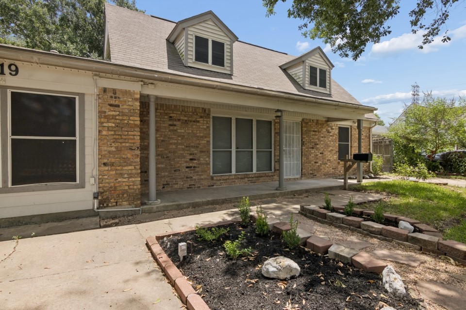 Listing photo 2