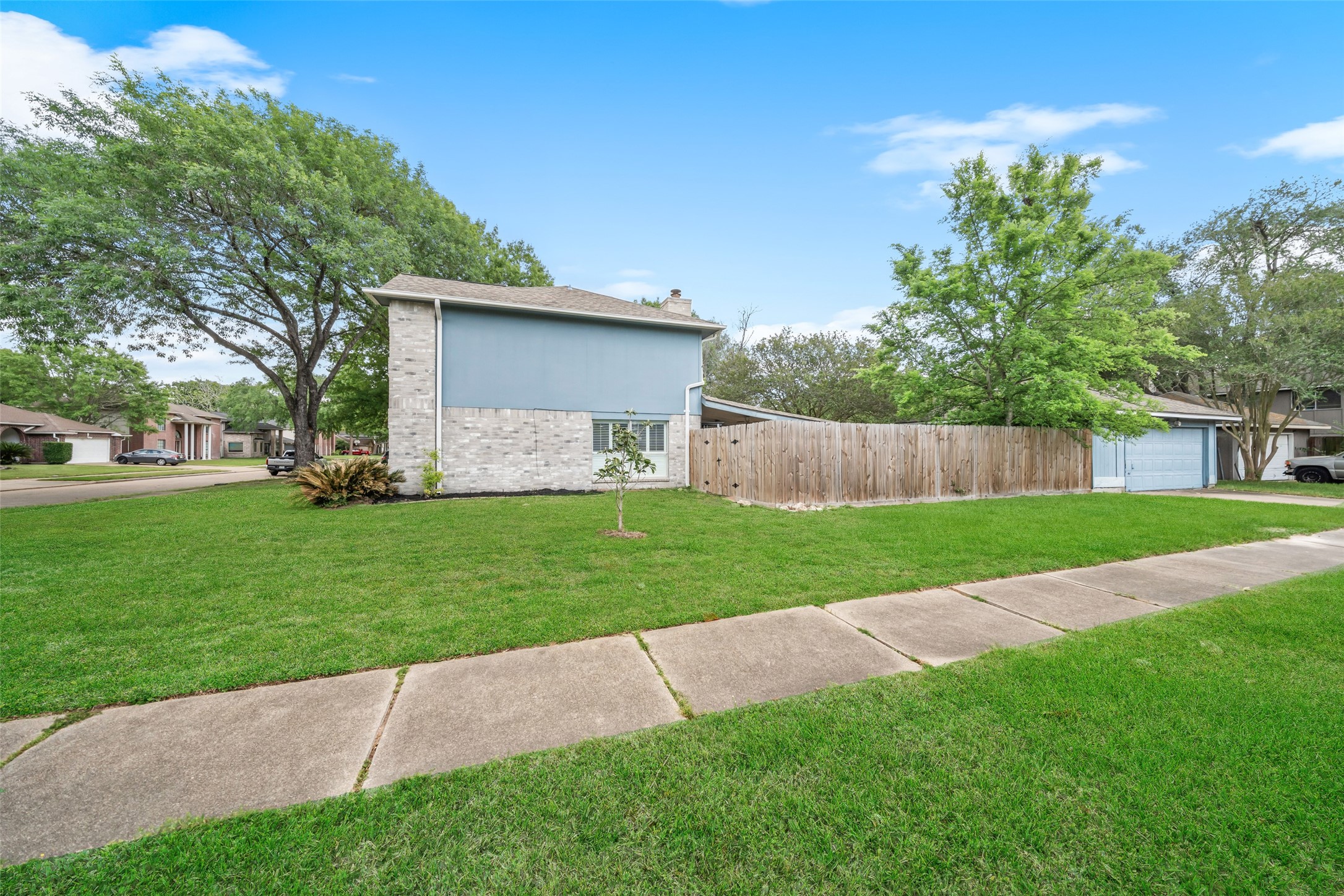 Listing photo 1