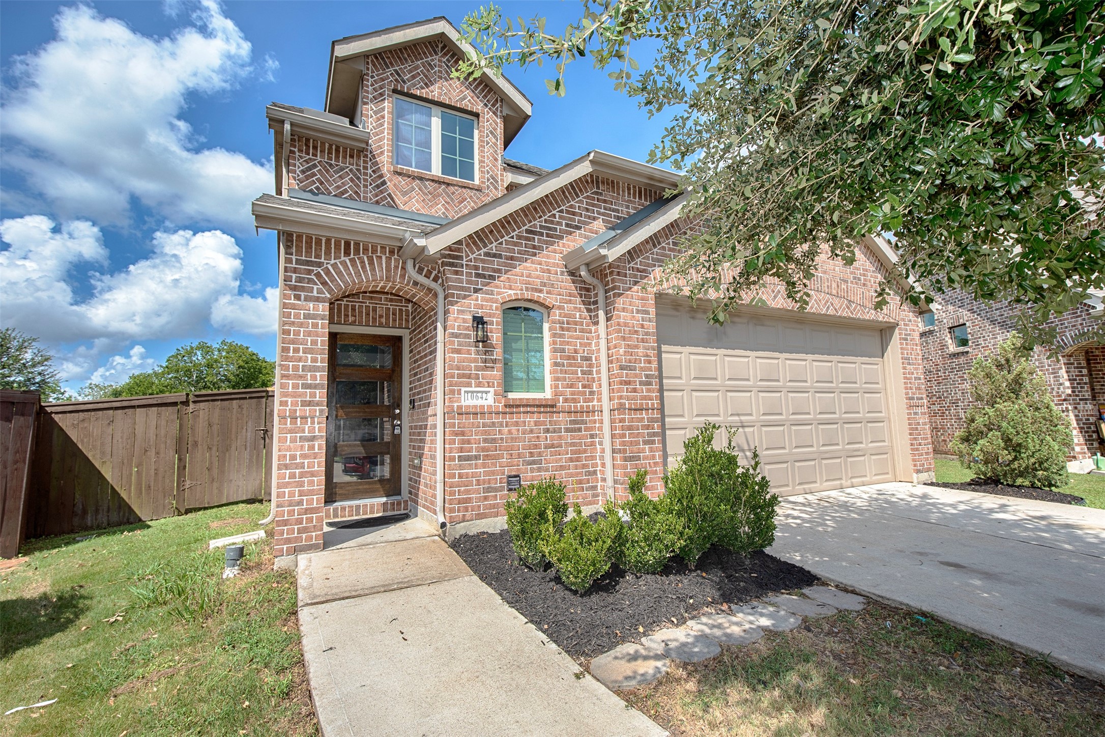 Listing photo 1