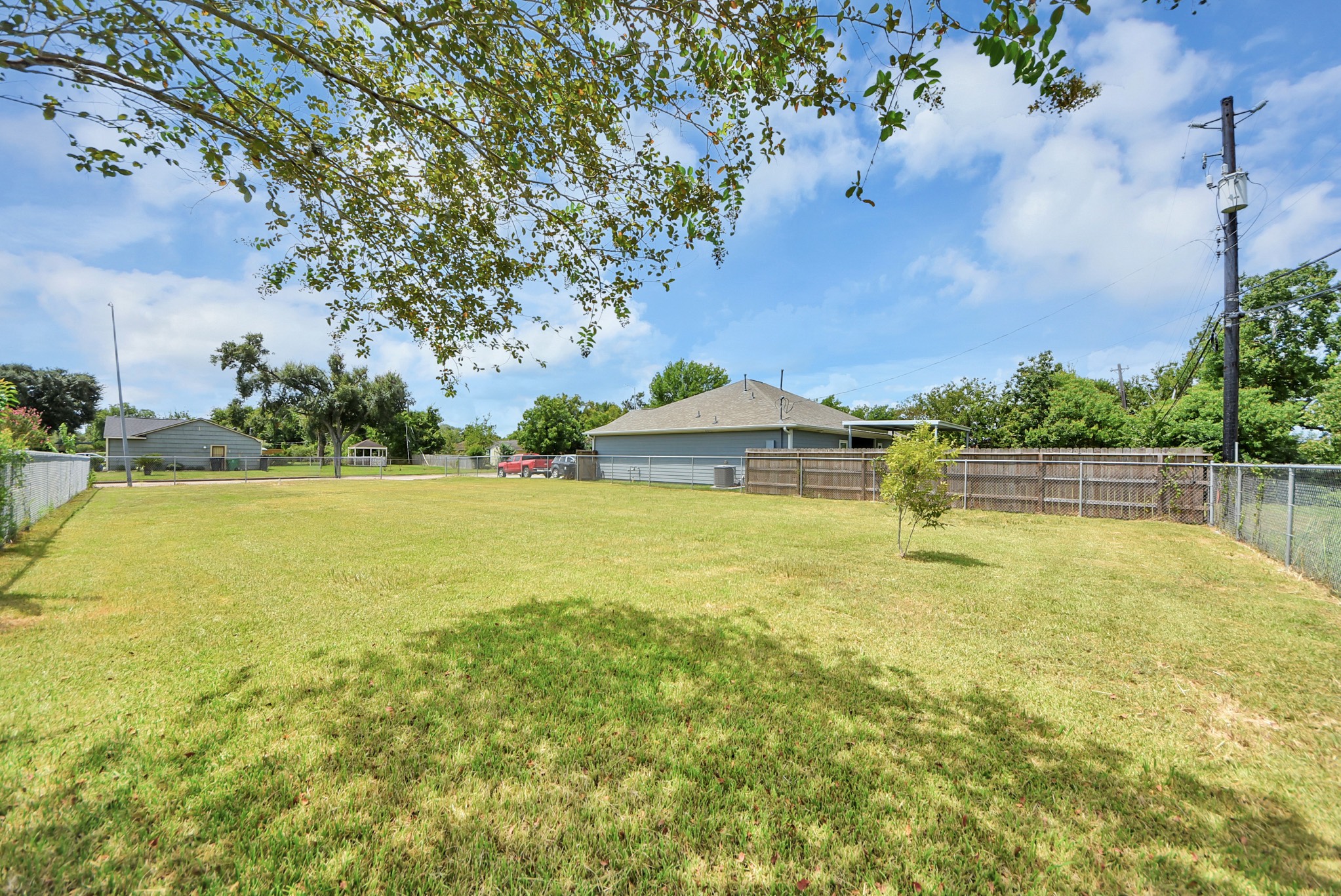 Listing photo 5