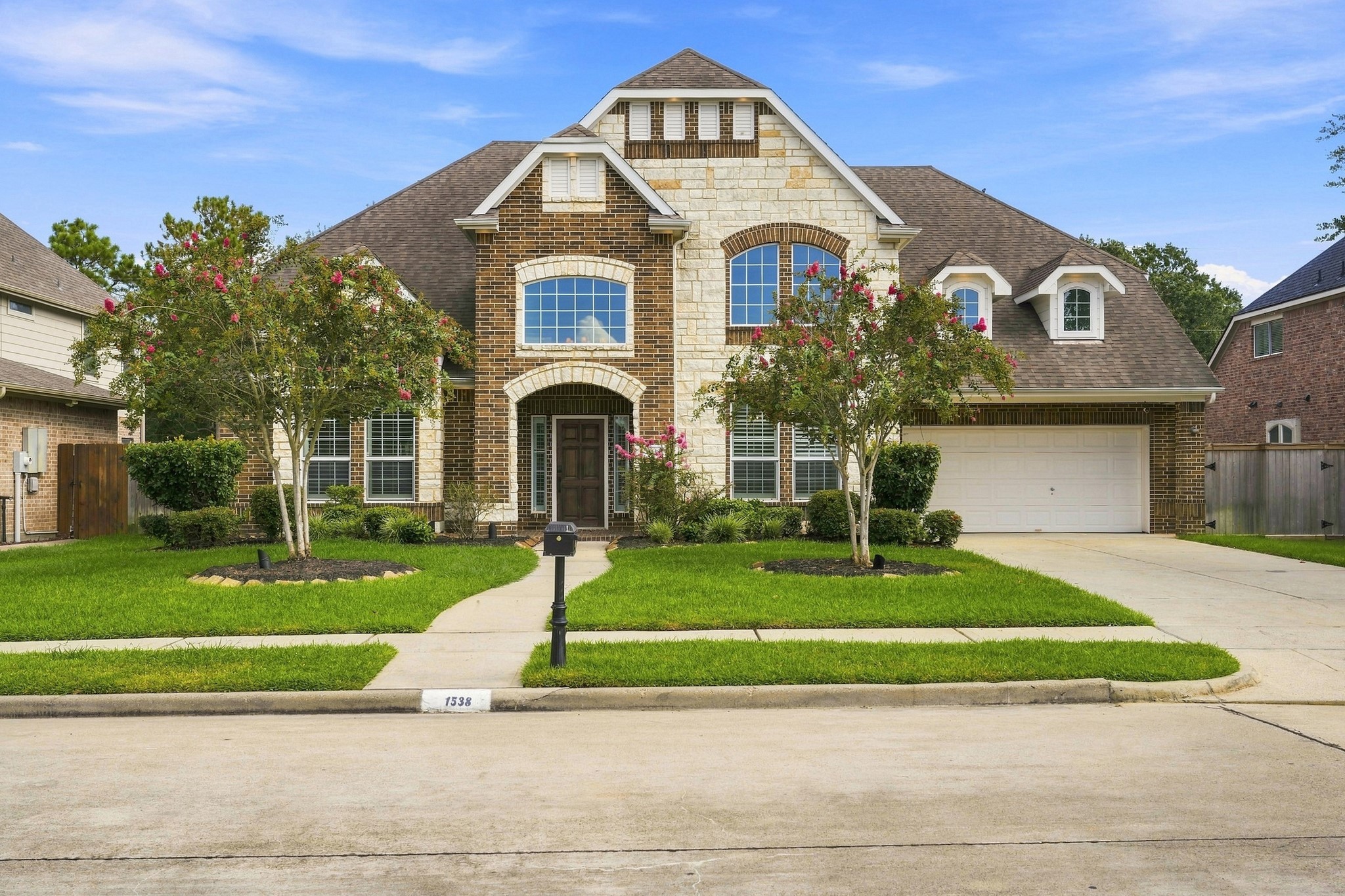 Listing photo 1