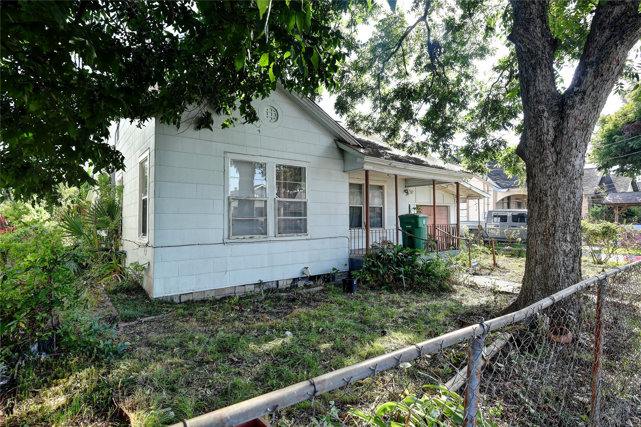 Listing photo 5