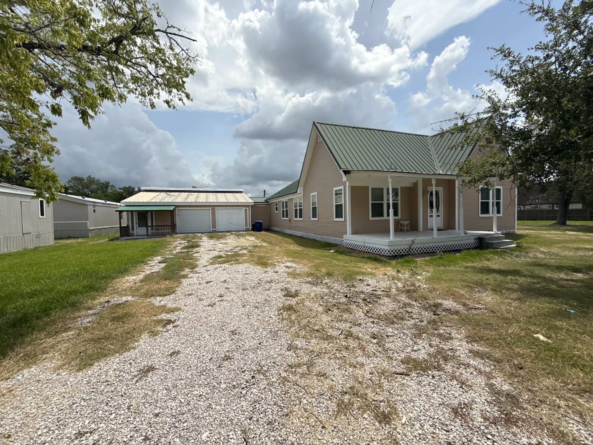 Listing photo 3