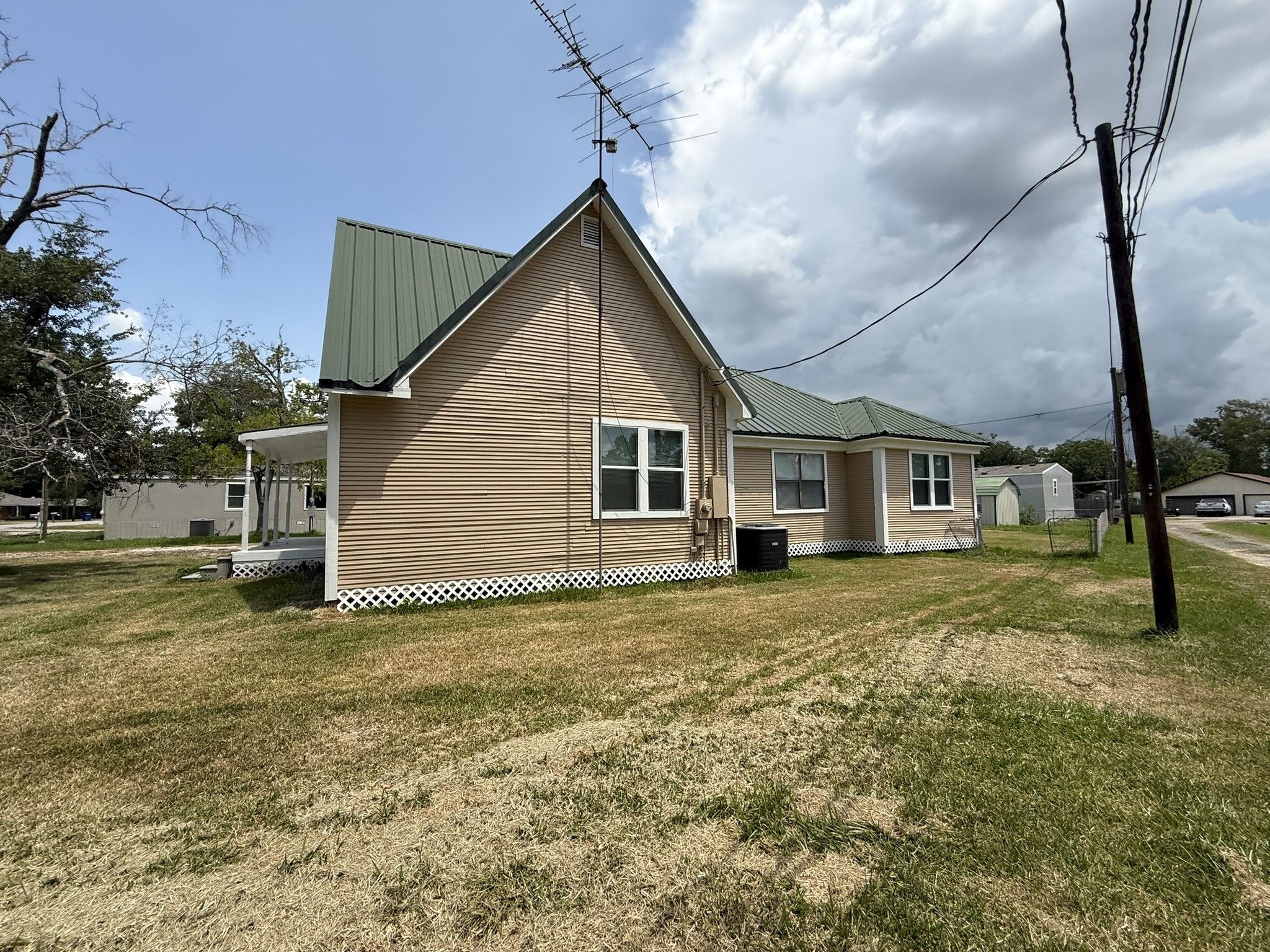 Listing photo 5