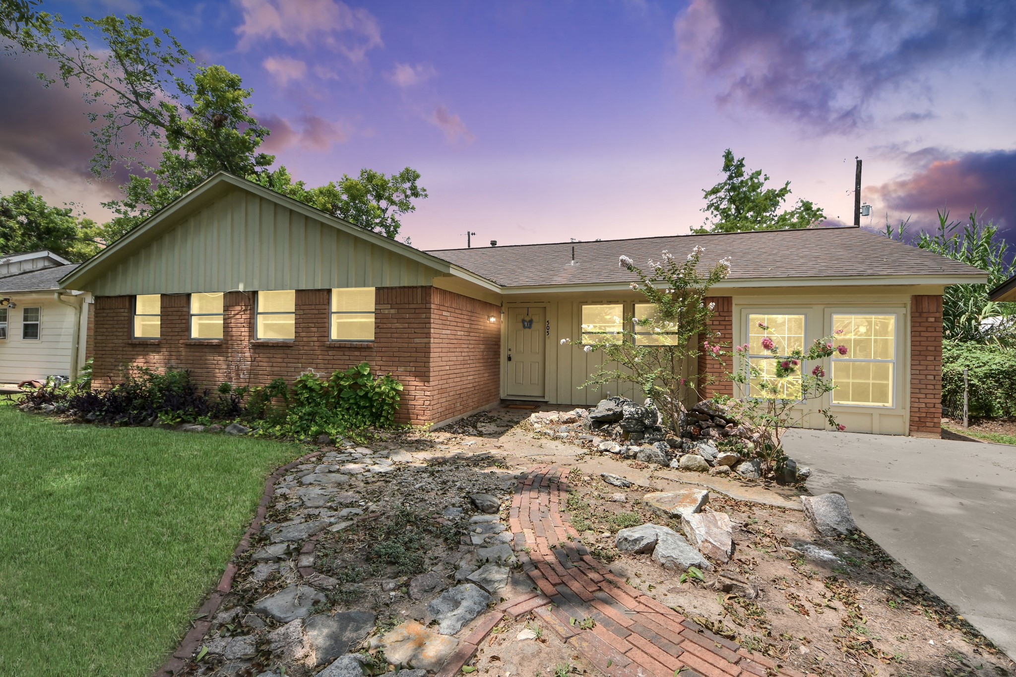 Listing photo 1