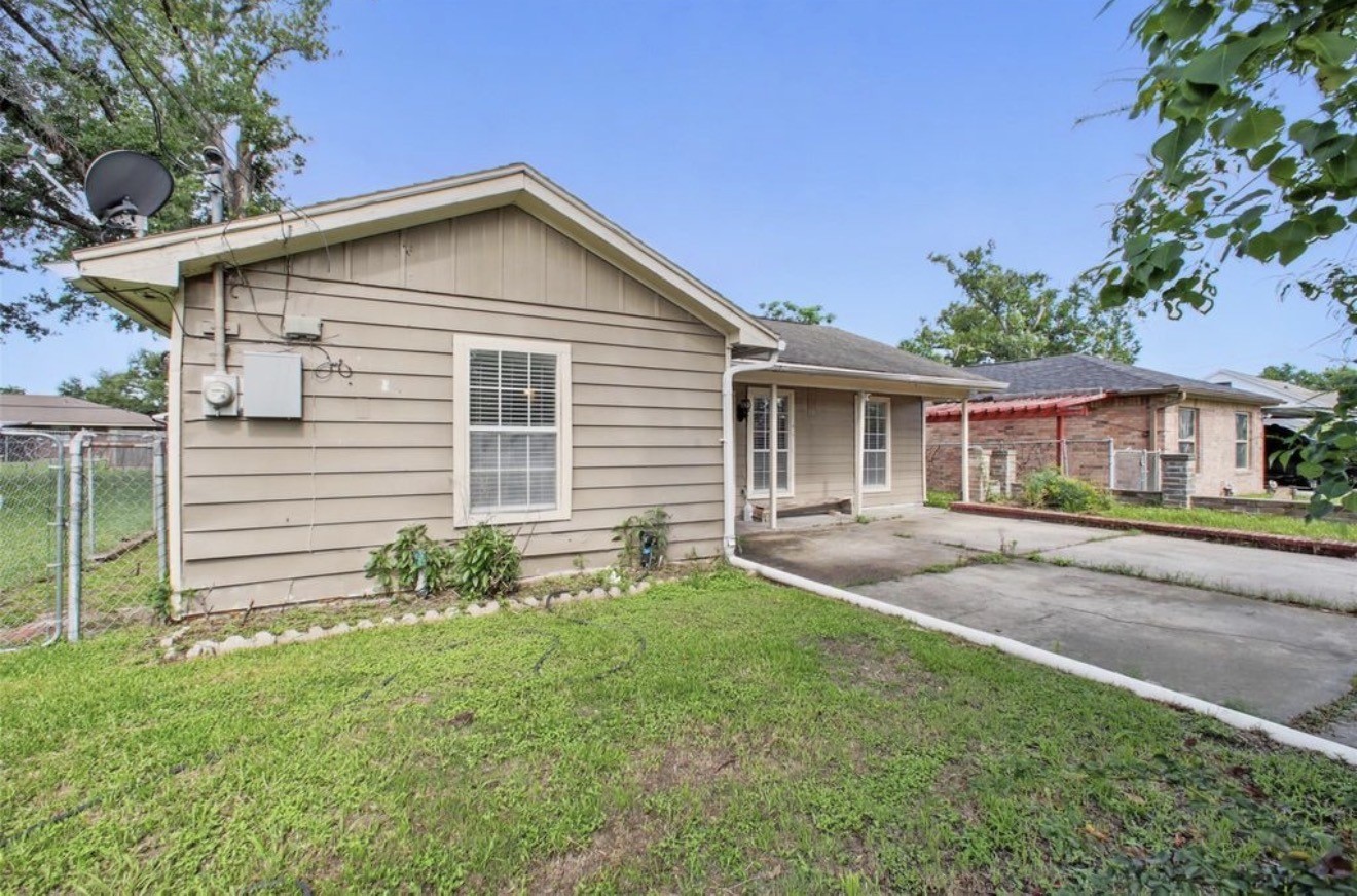 Listing photo 3