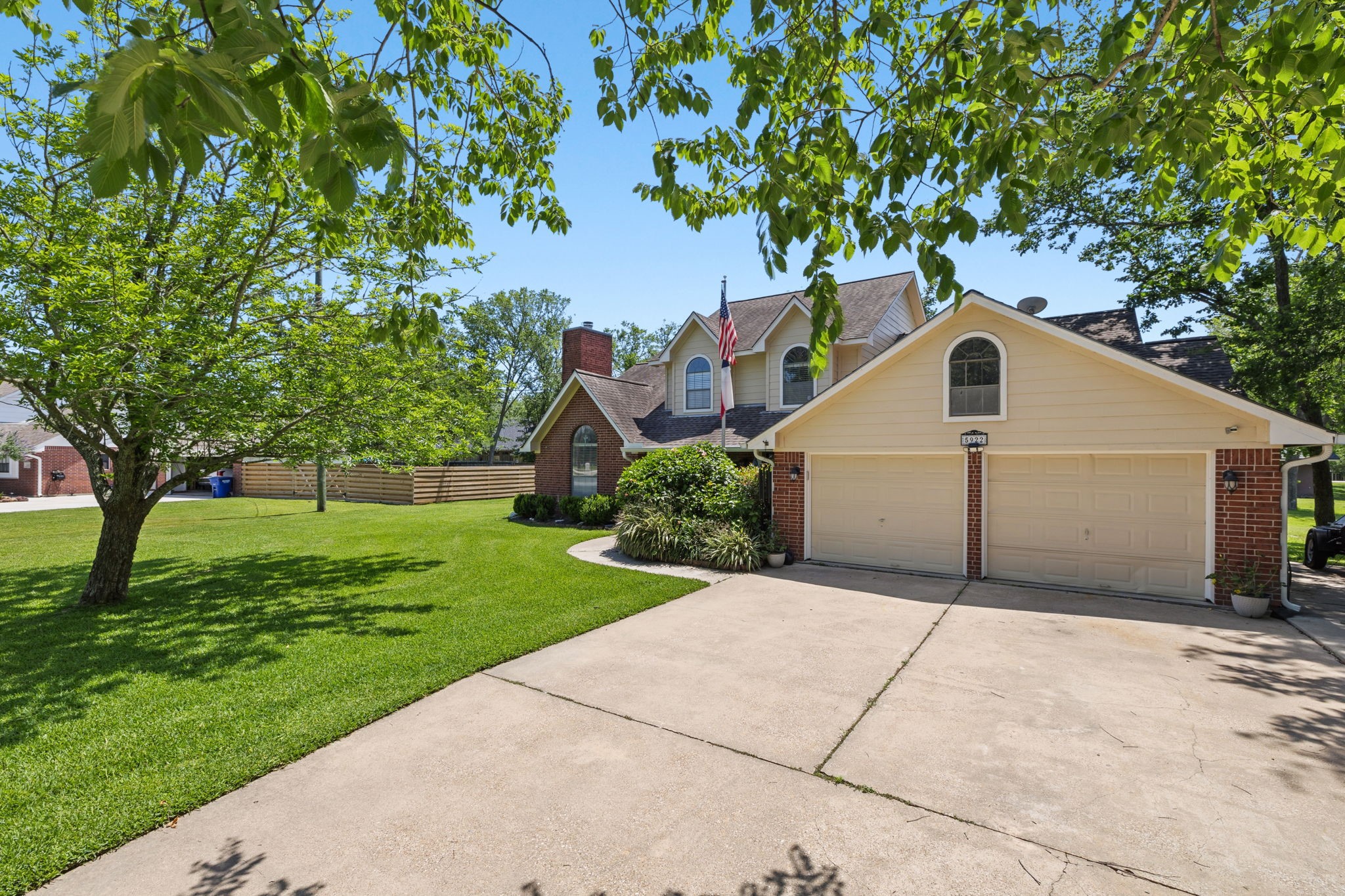Listing photo 2