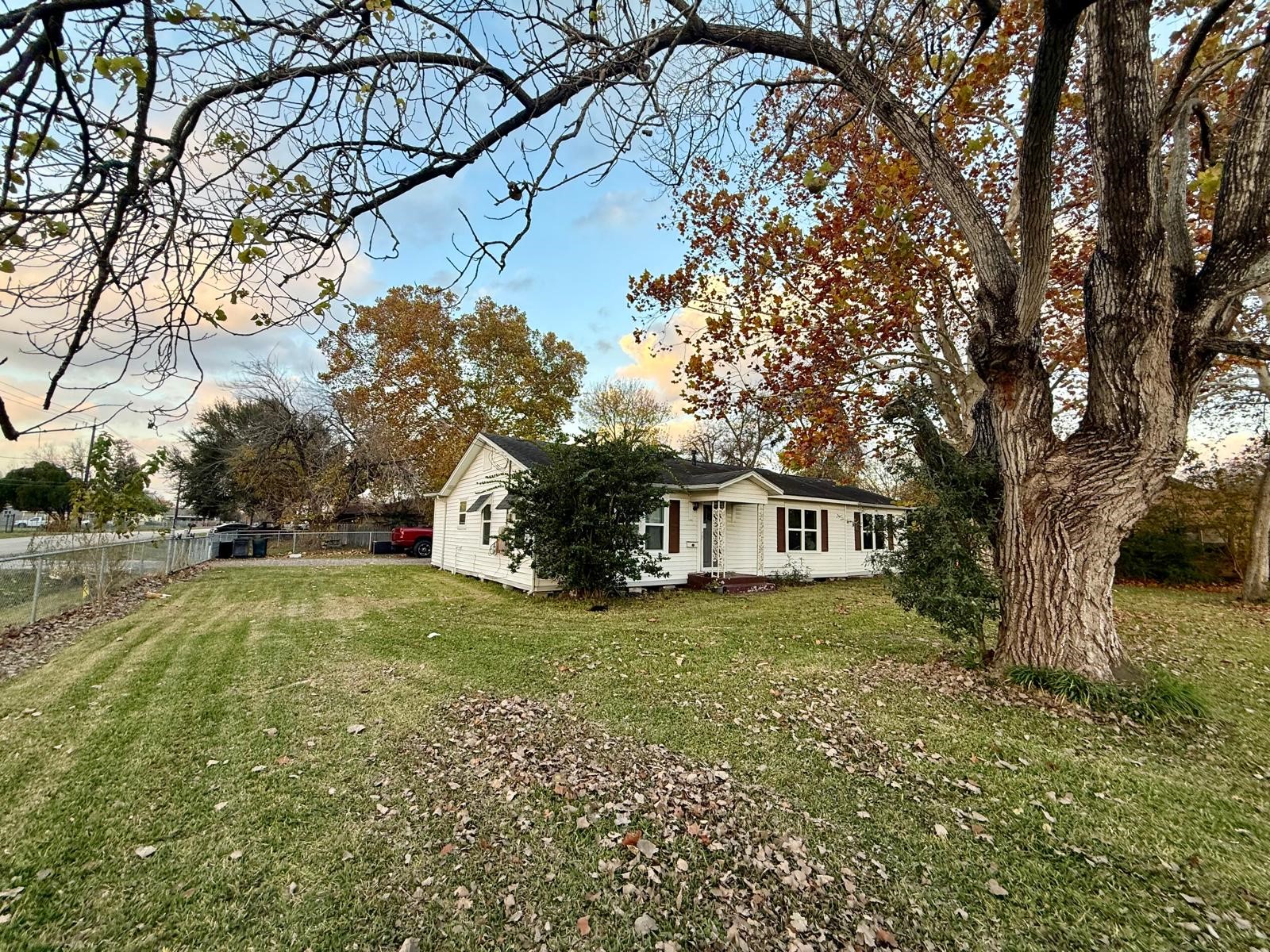 Listing photo 4
