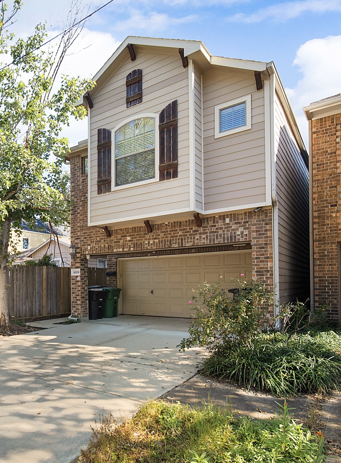 Listing photo 2