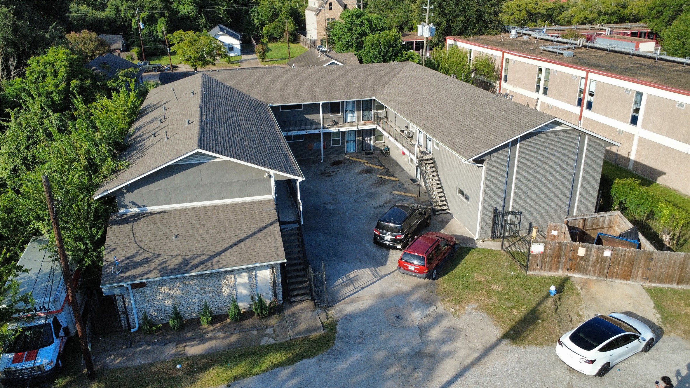 Listing photo 2