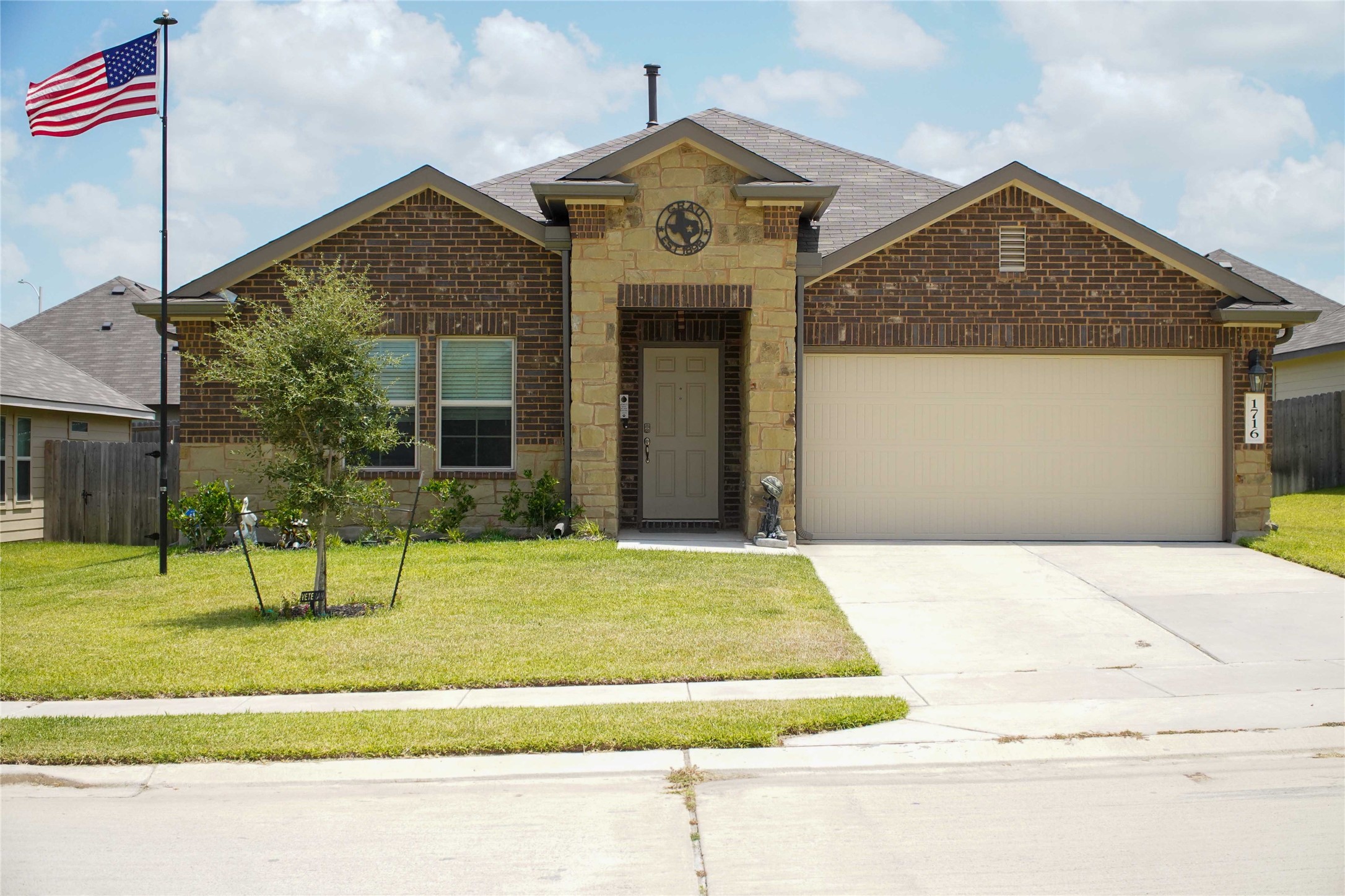Listing photo 1