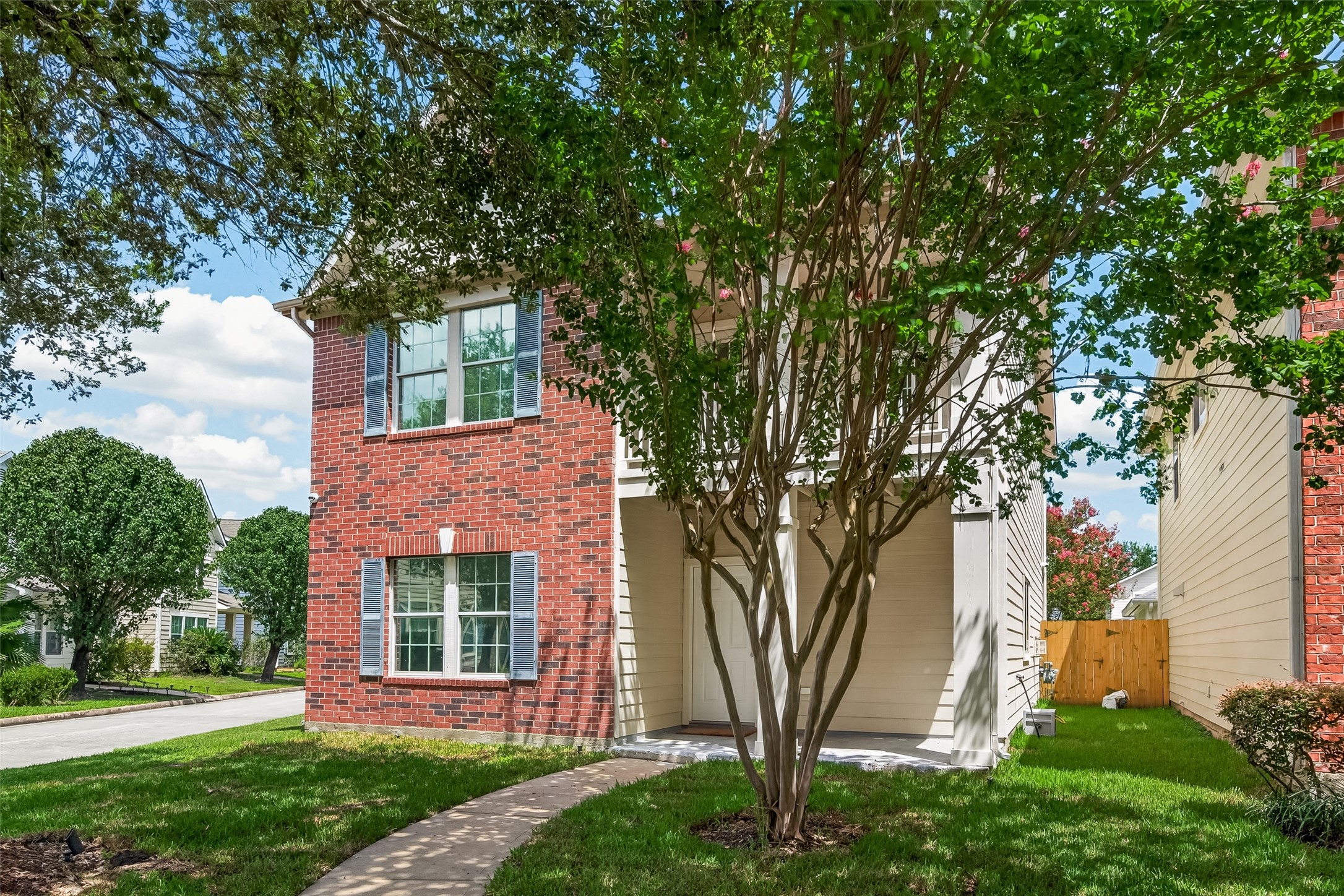 Listing photo 2