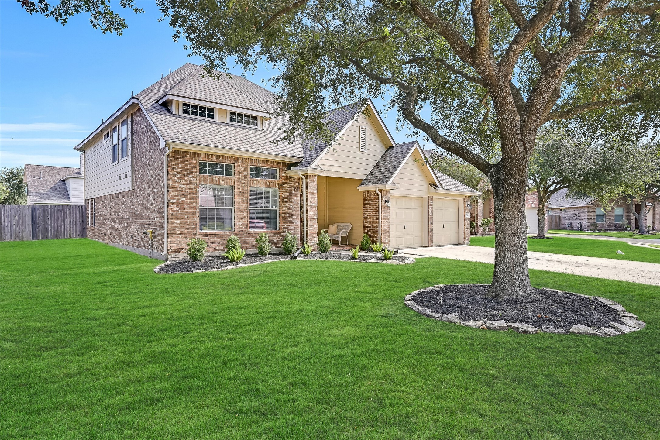 Listing photo 1