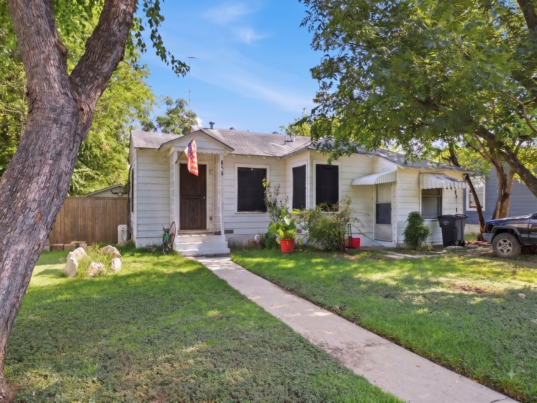 Listing photo 1