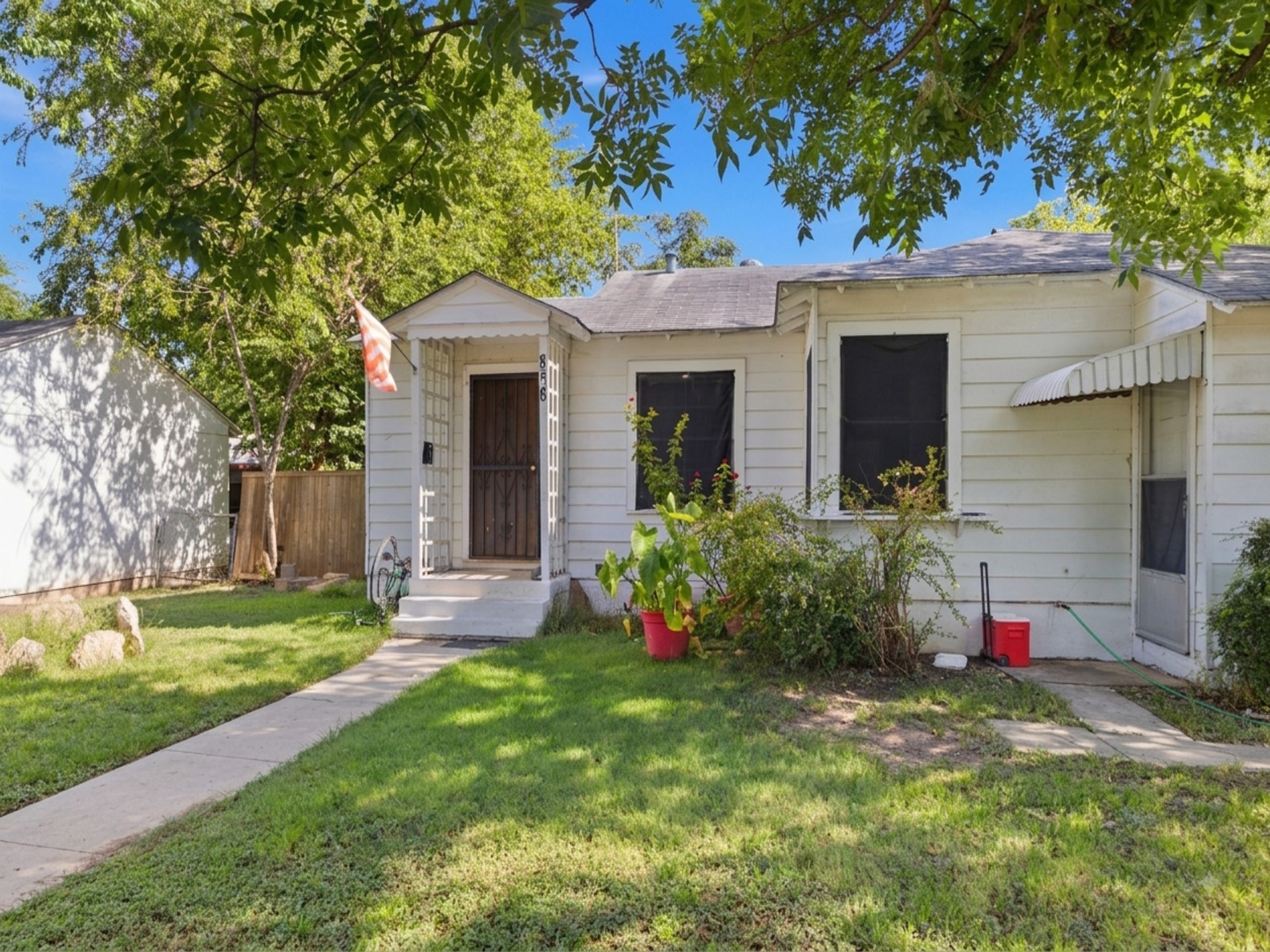 Listing photo 2