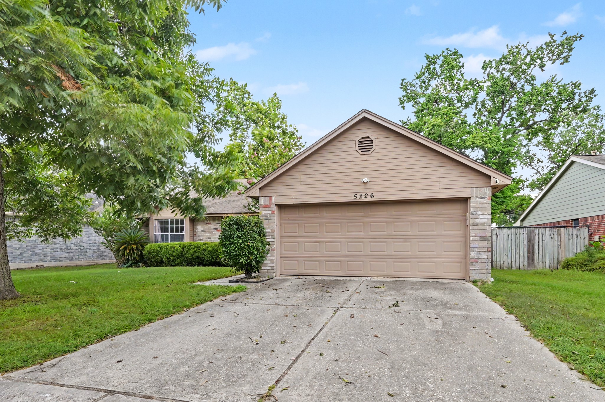 Listing photo 1