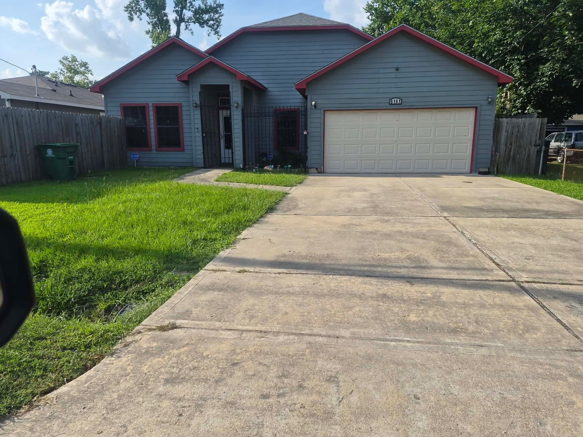 Listing photo 1
