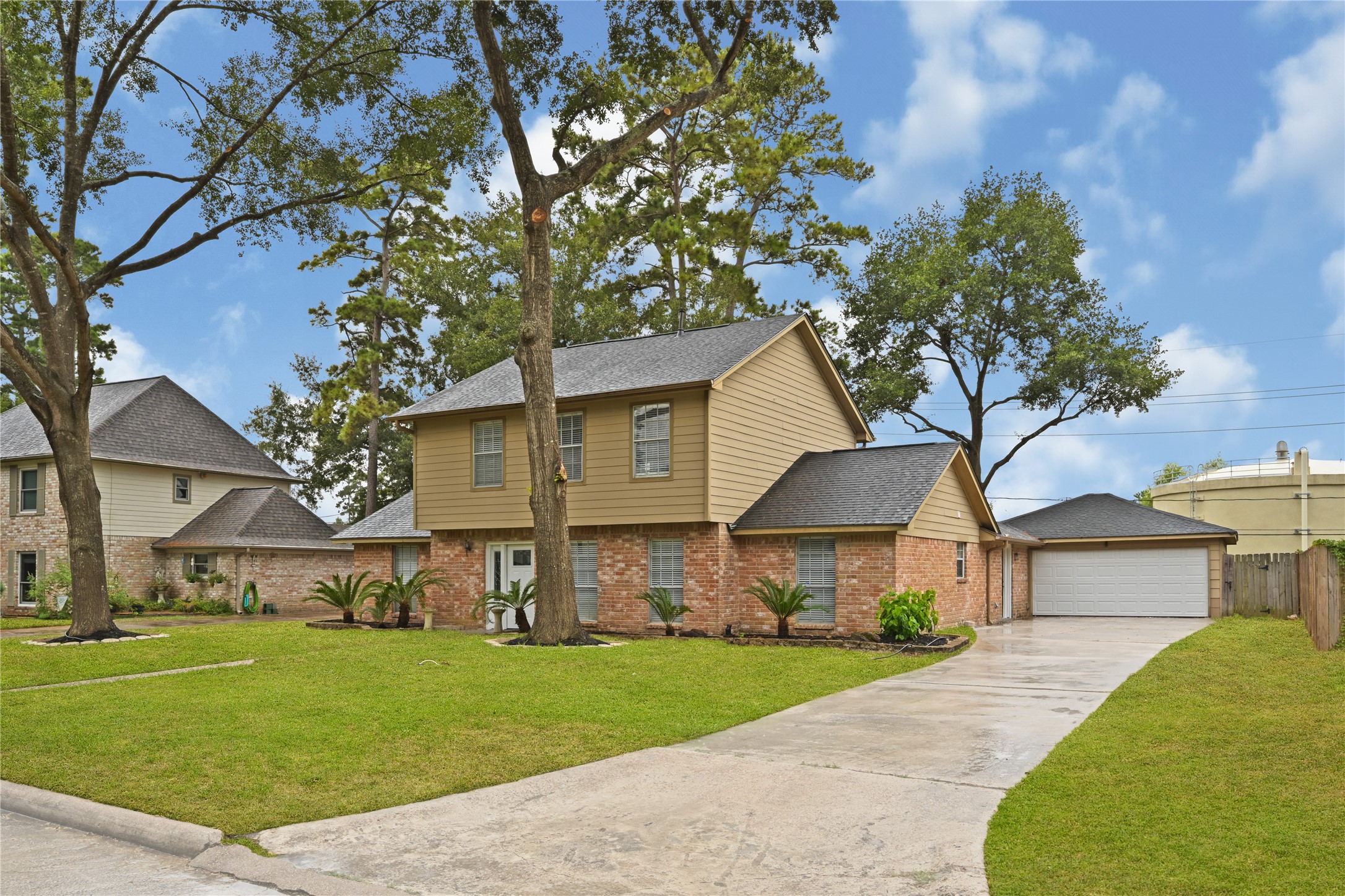 Listing photo 2