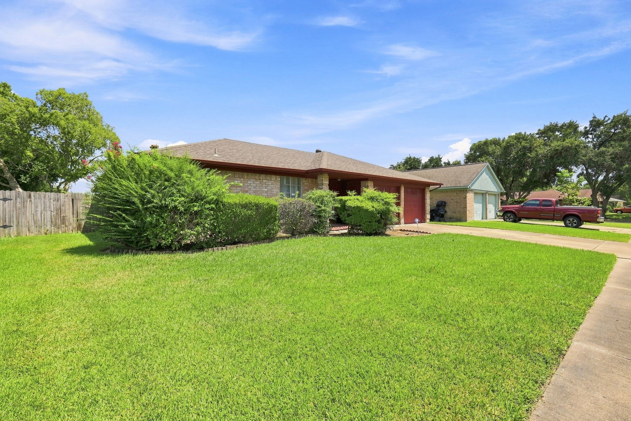 Listing photo 3