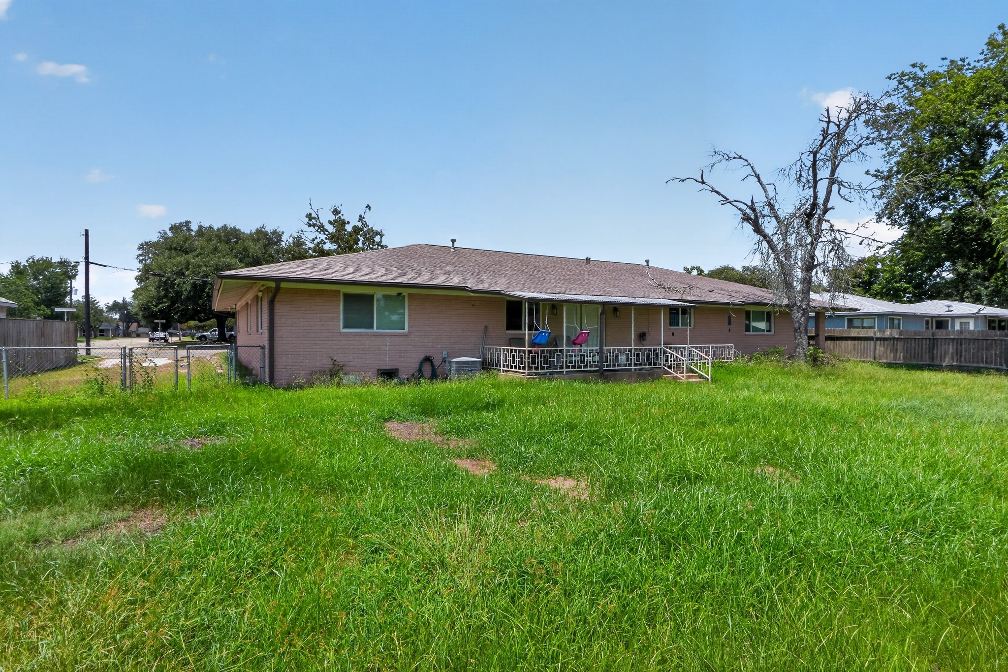 Listing photo 3