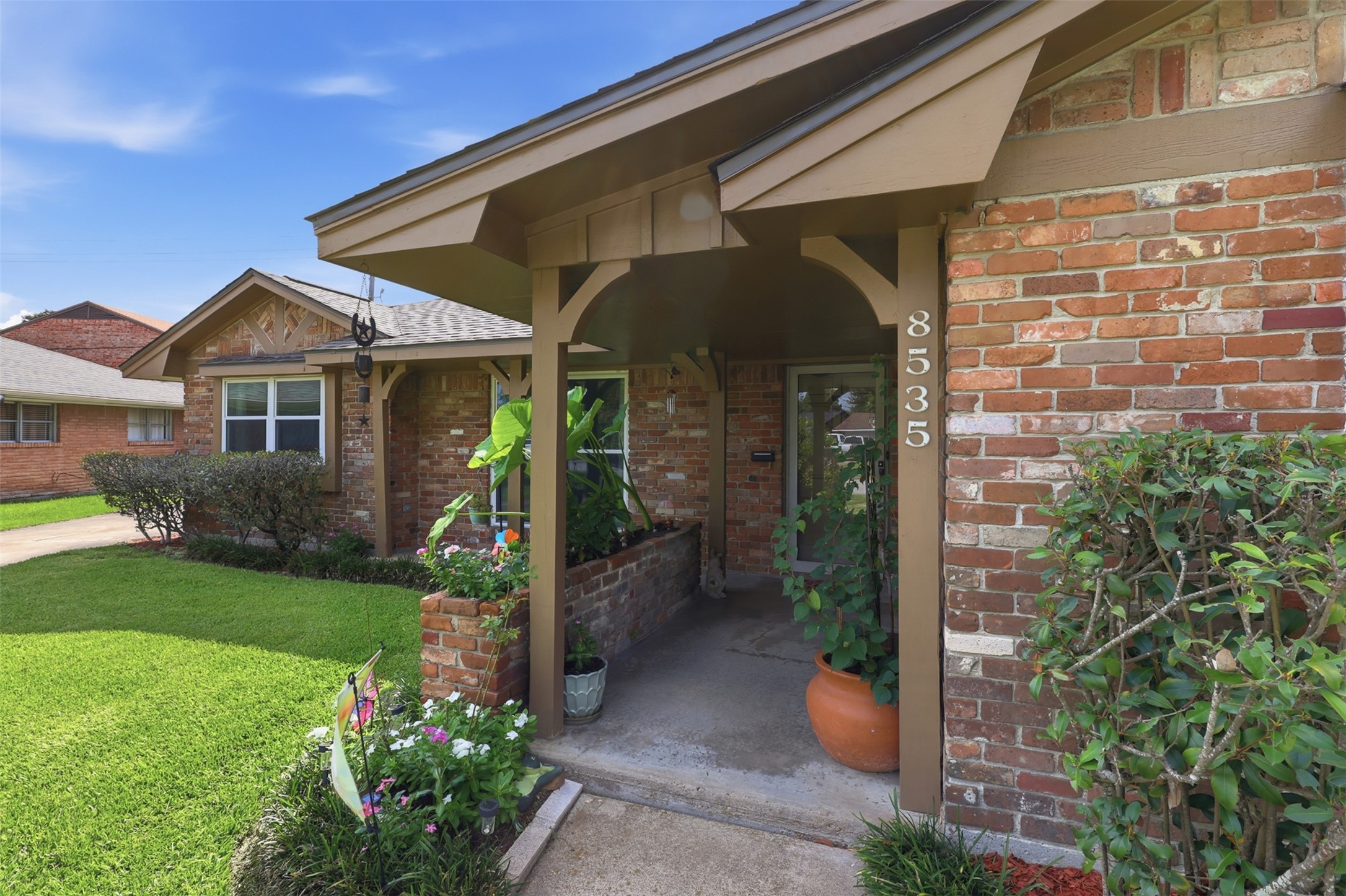 Listing photo 1